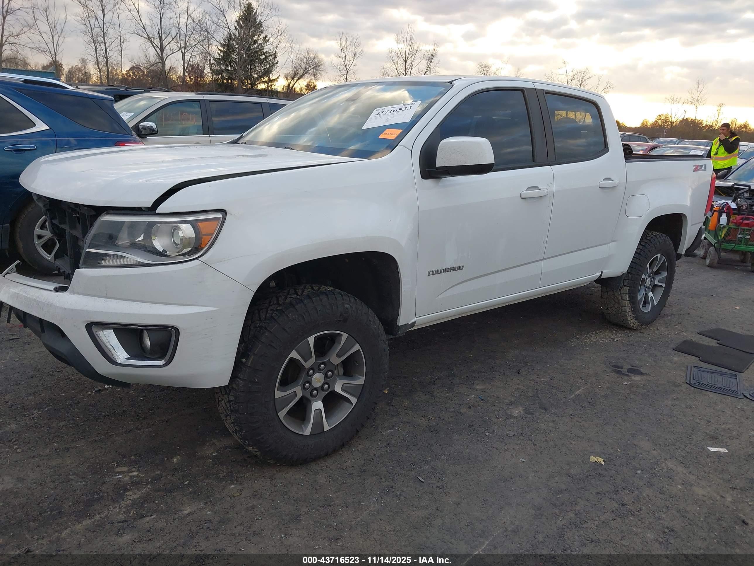 CHEVROLET COLORADO image 2