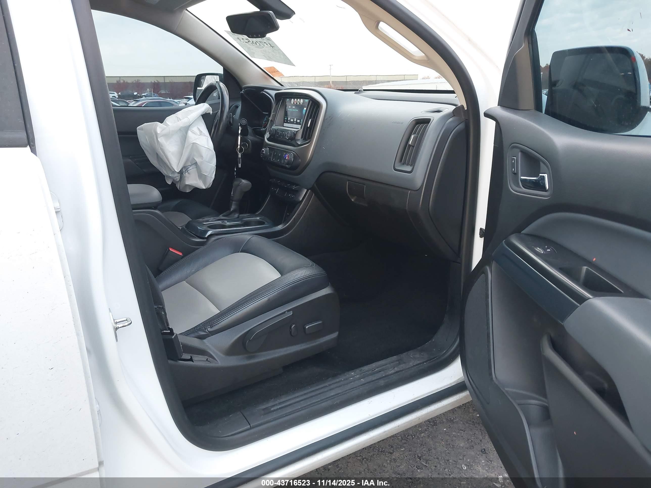 CHEVROLET COLORADO image 5