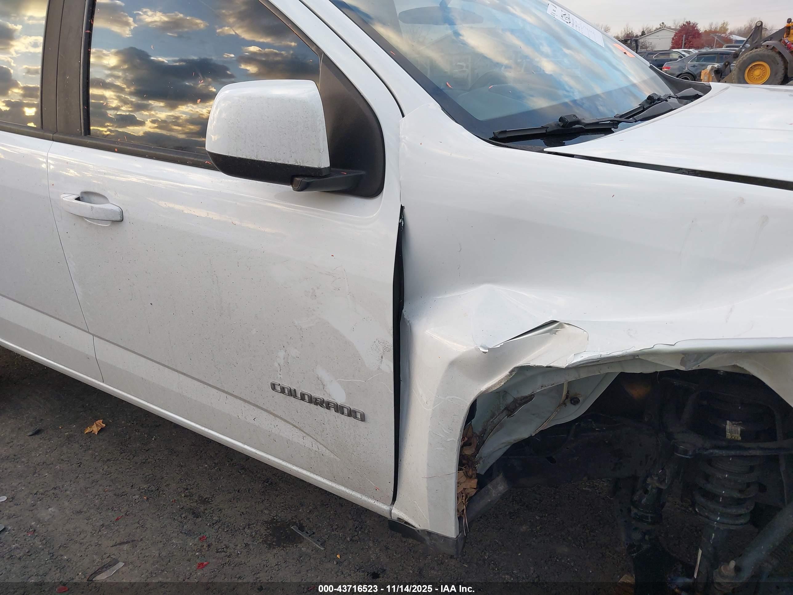 CHEVROLET COLORADO image 6
