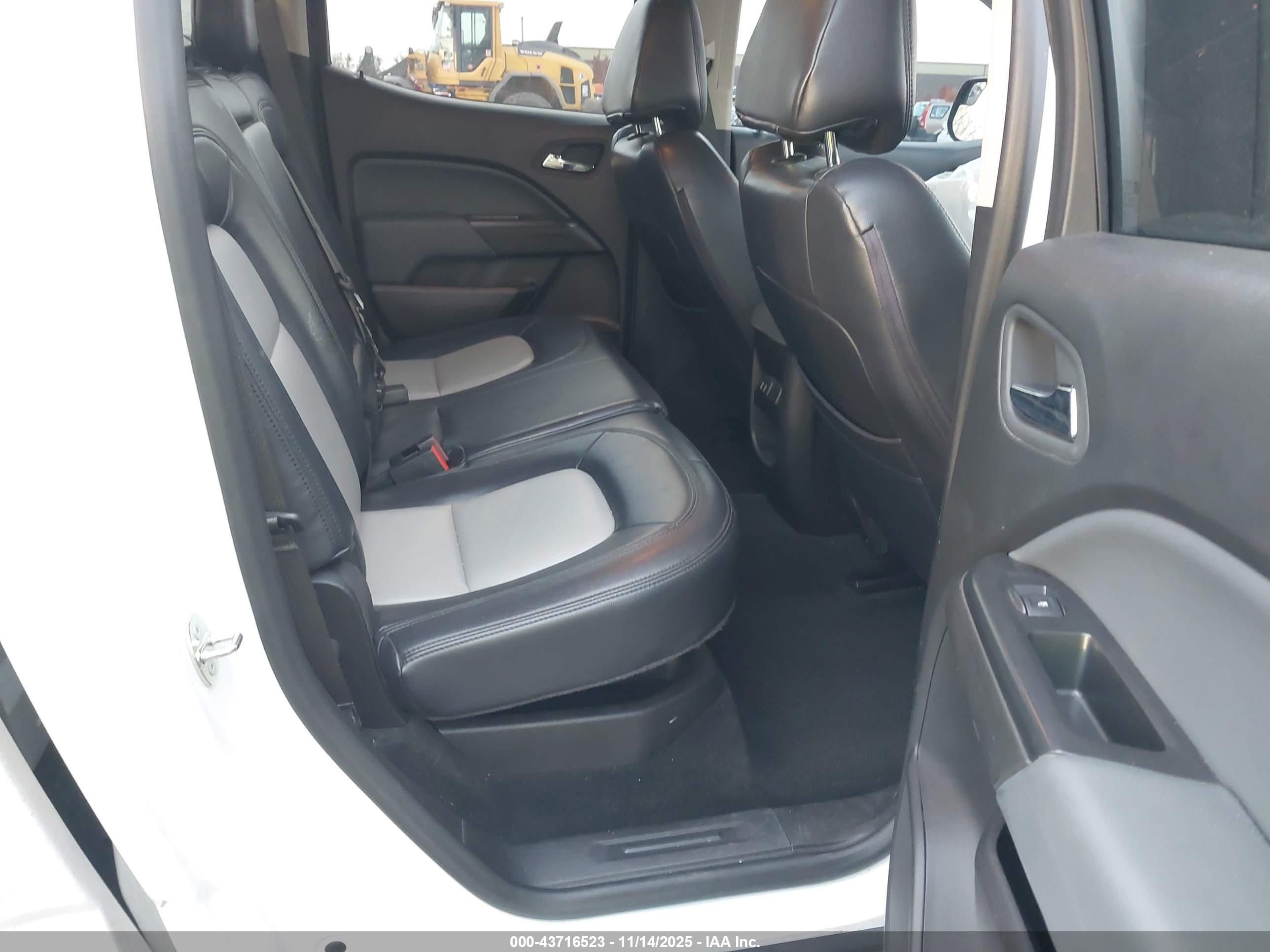 CHEVROLET COLORADO image 8