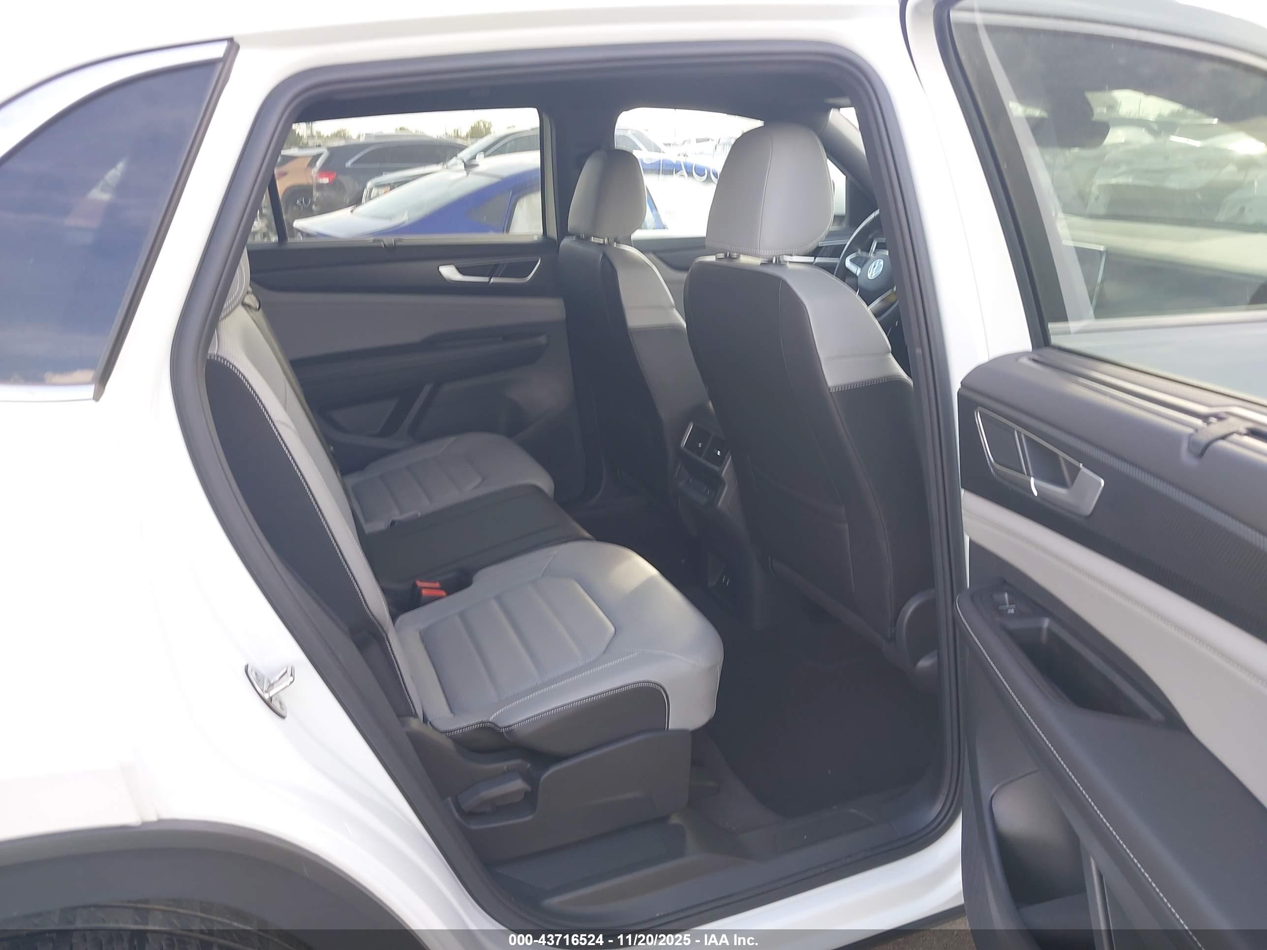 VOLKSWAGEN ATLAS image 8