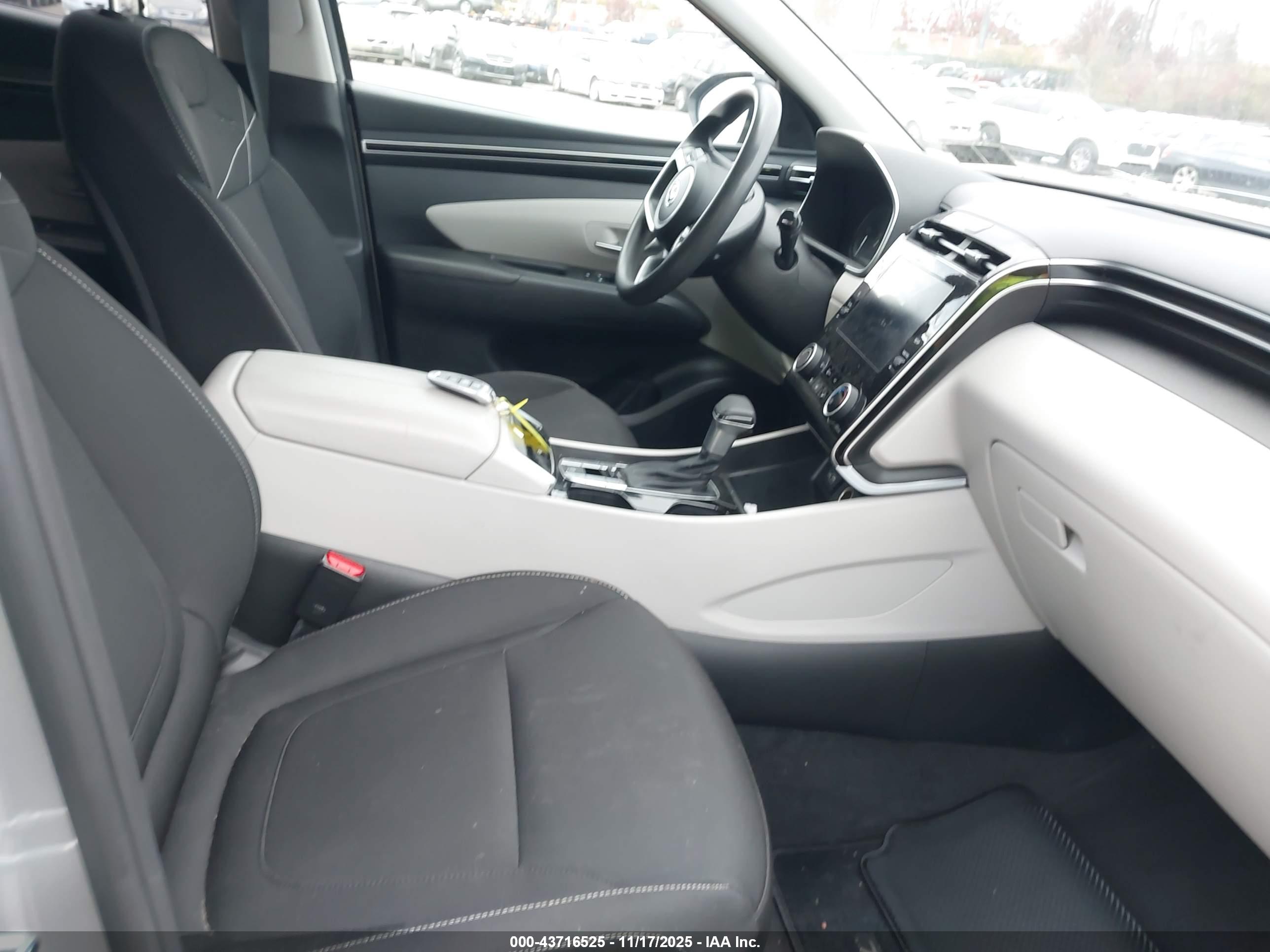 HYUNDAI TUCSON image 5