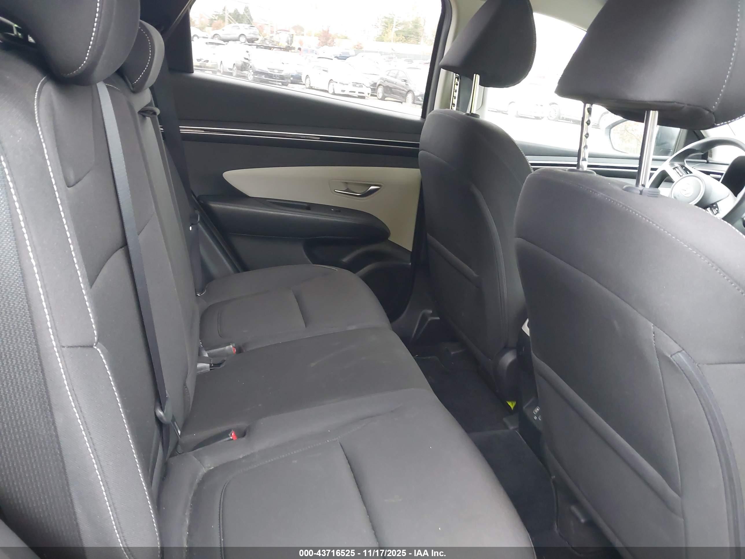 HYUNDAI TUCSON image 8
