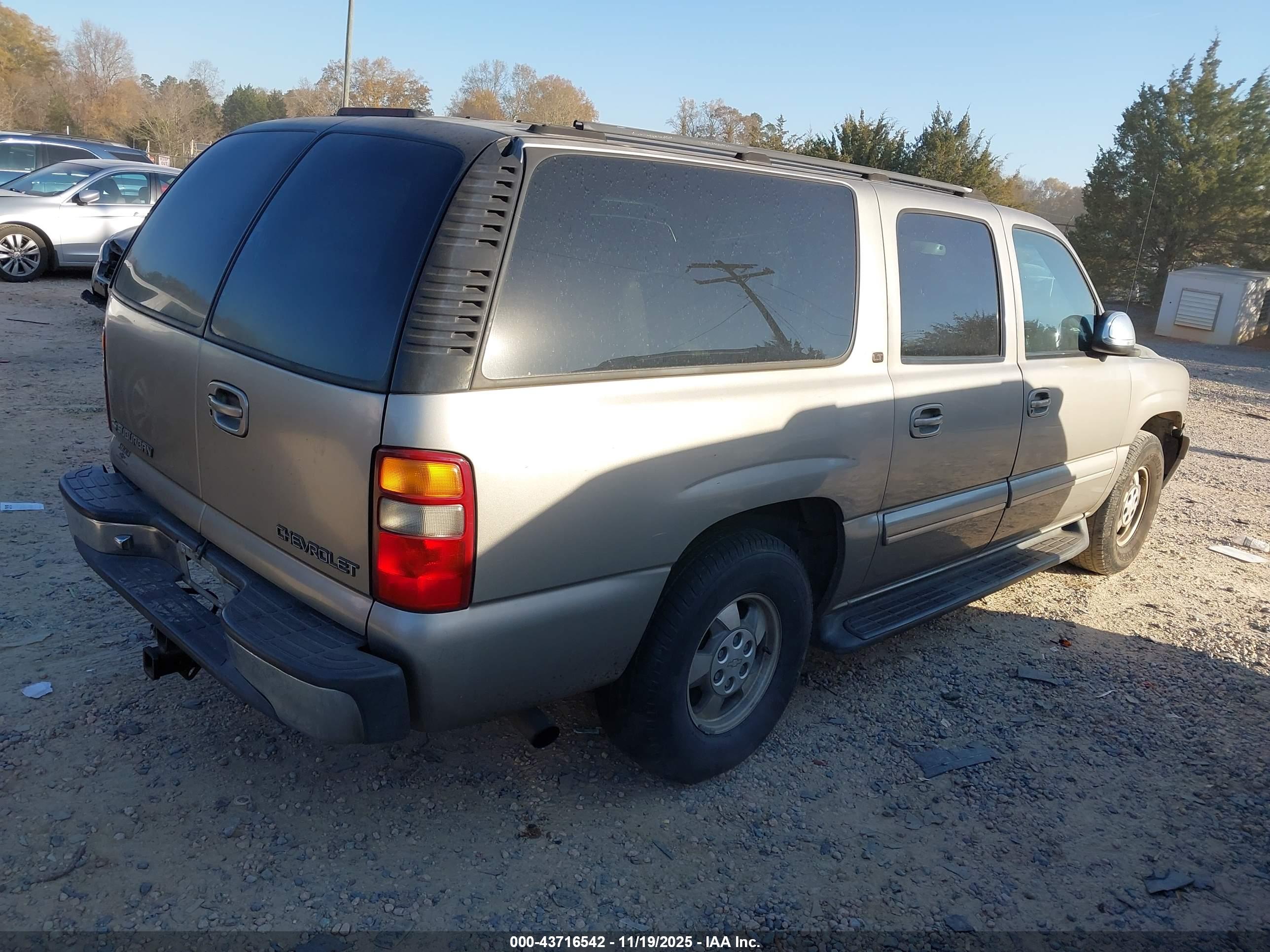CHEVROLET SUBURBAN image 4