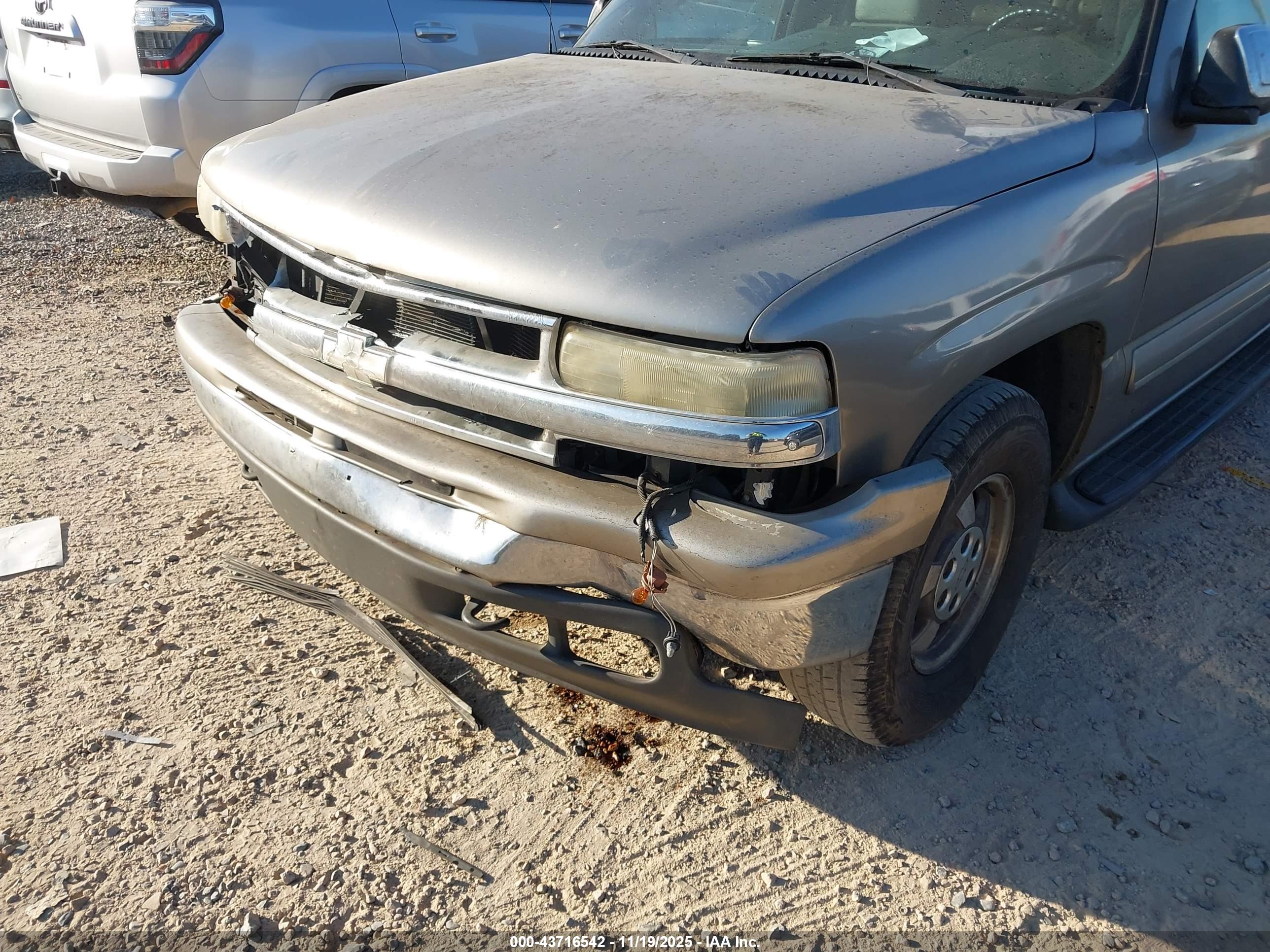 CHEVROLET SUBURBAN image 6