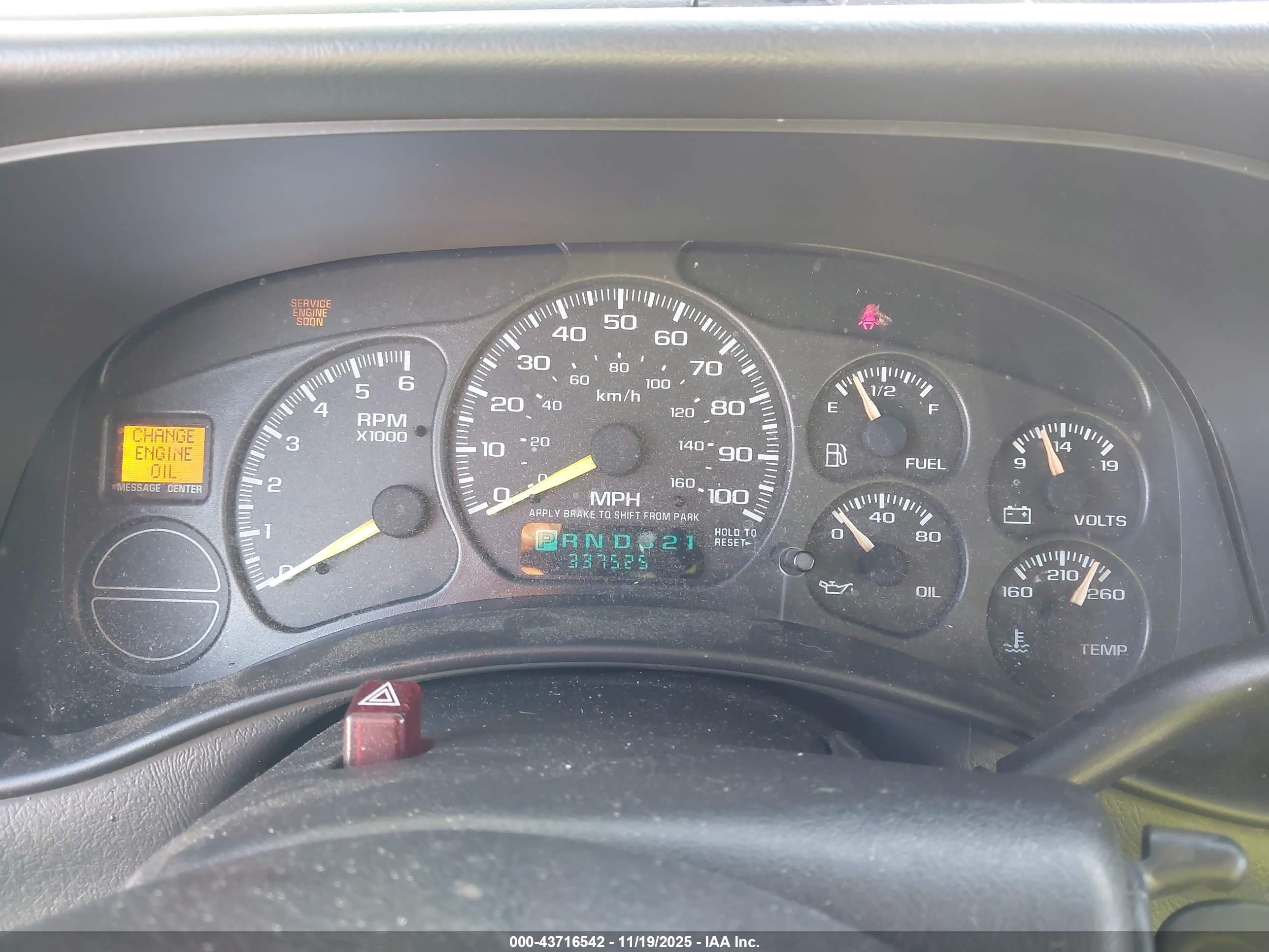 CHEVROLET SUBURBAN image 7