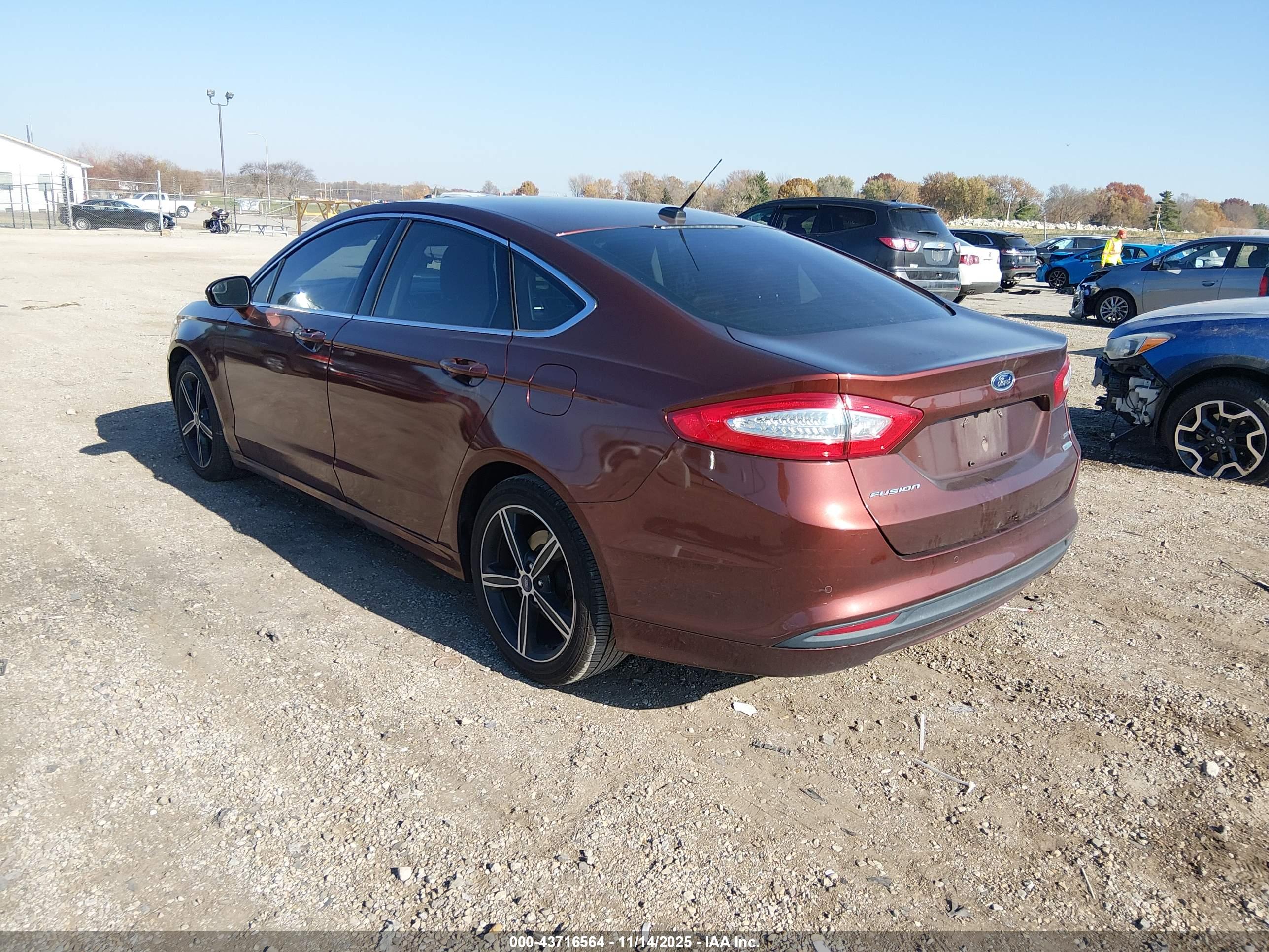 FORD FUSION image 3