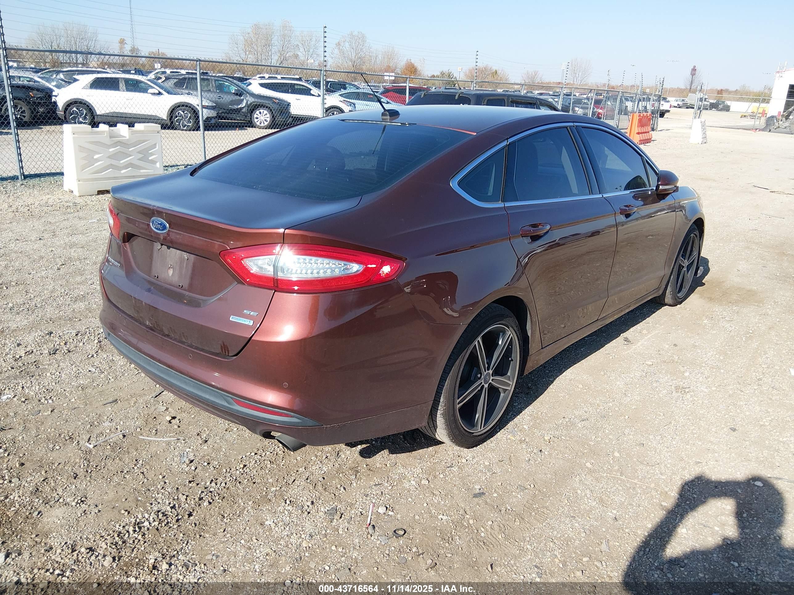 FORD FUSION image 4