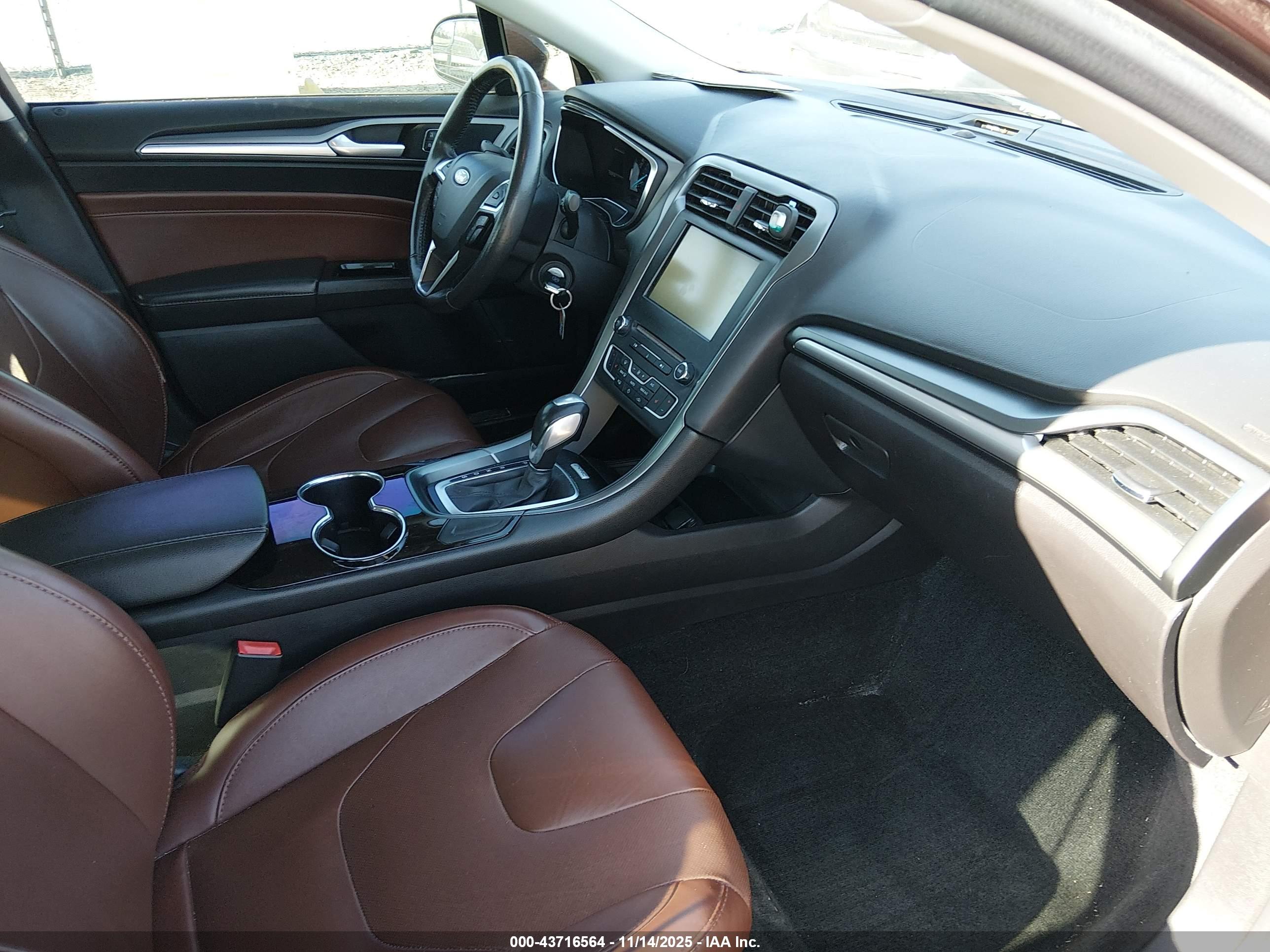FORD FUSION image 5