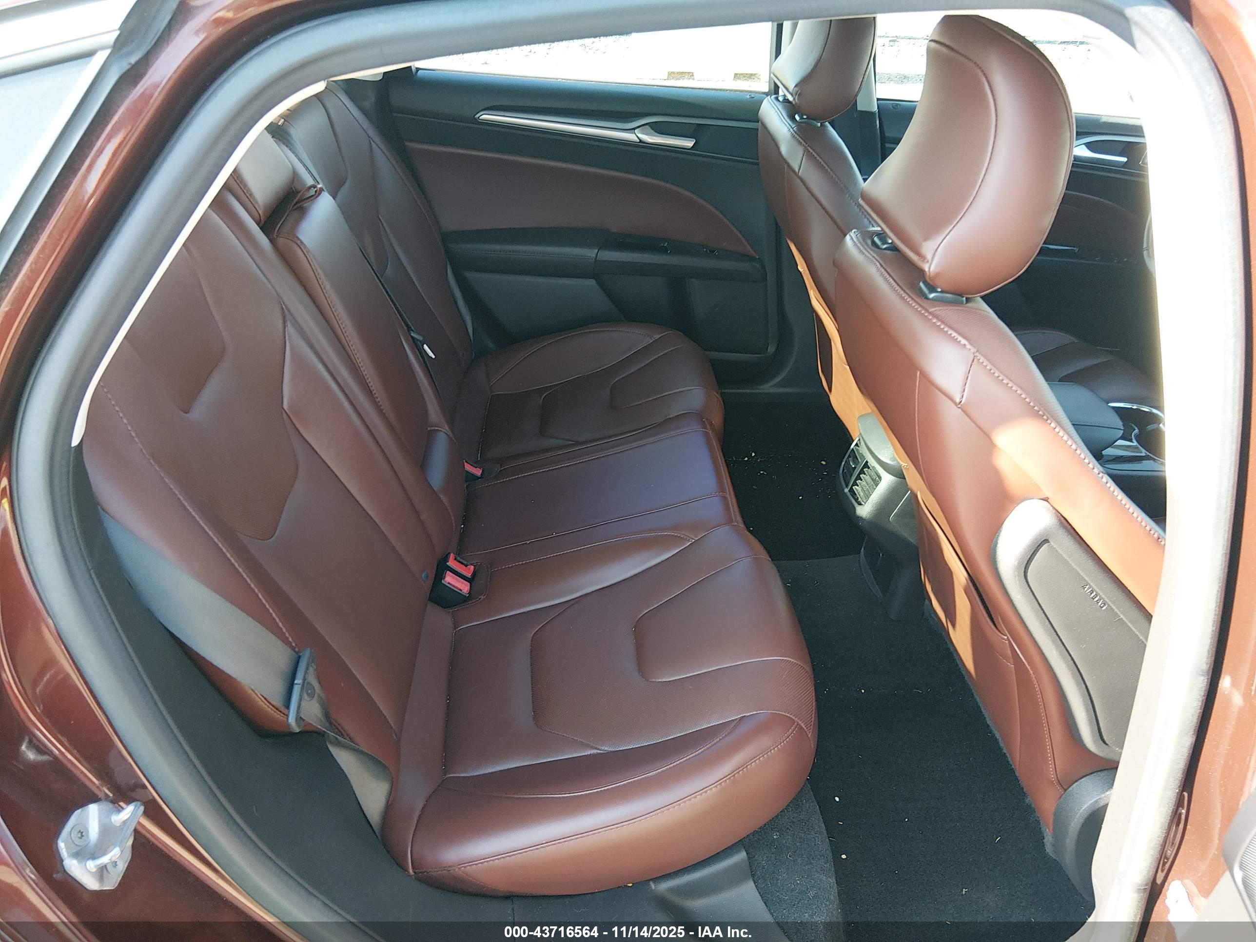 FORD FUSION image 8