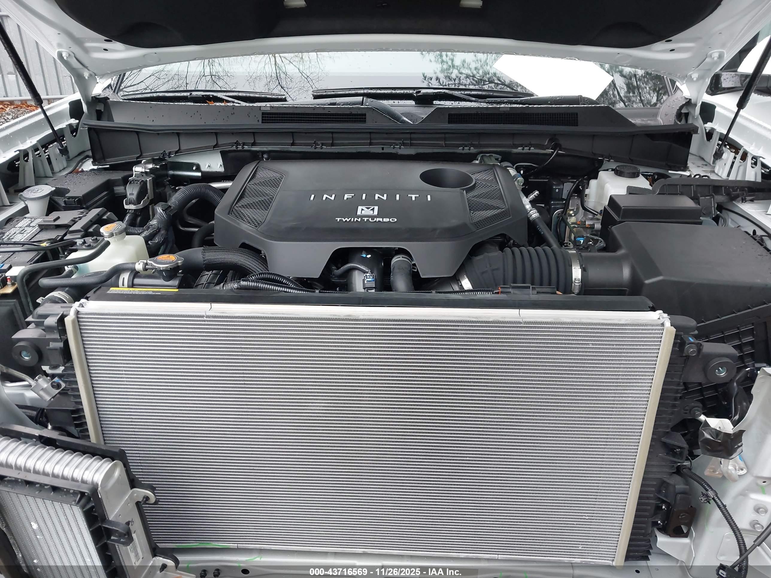 INFINITI QX80 image 10