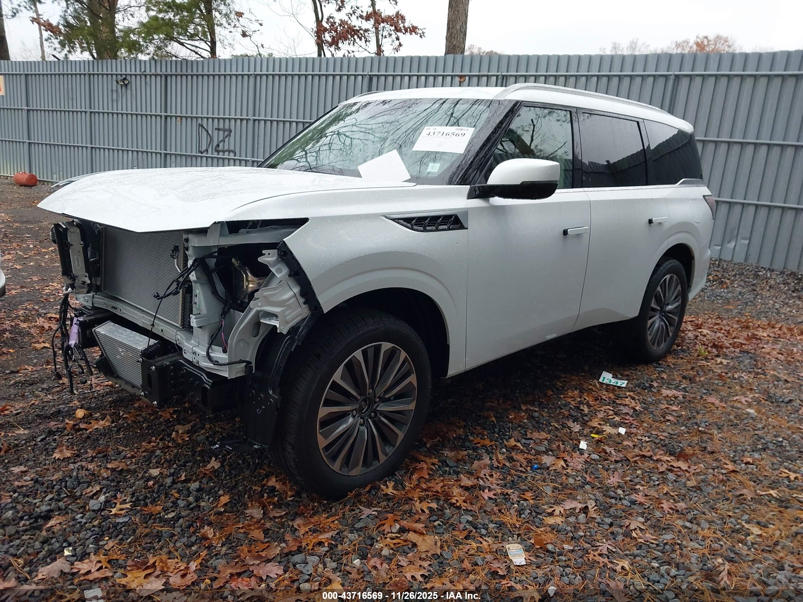 INFINITI QX80 image 2
