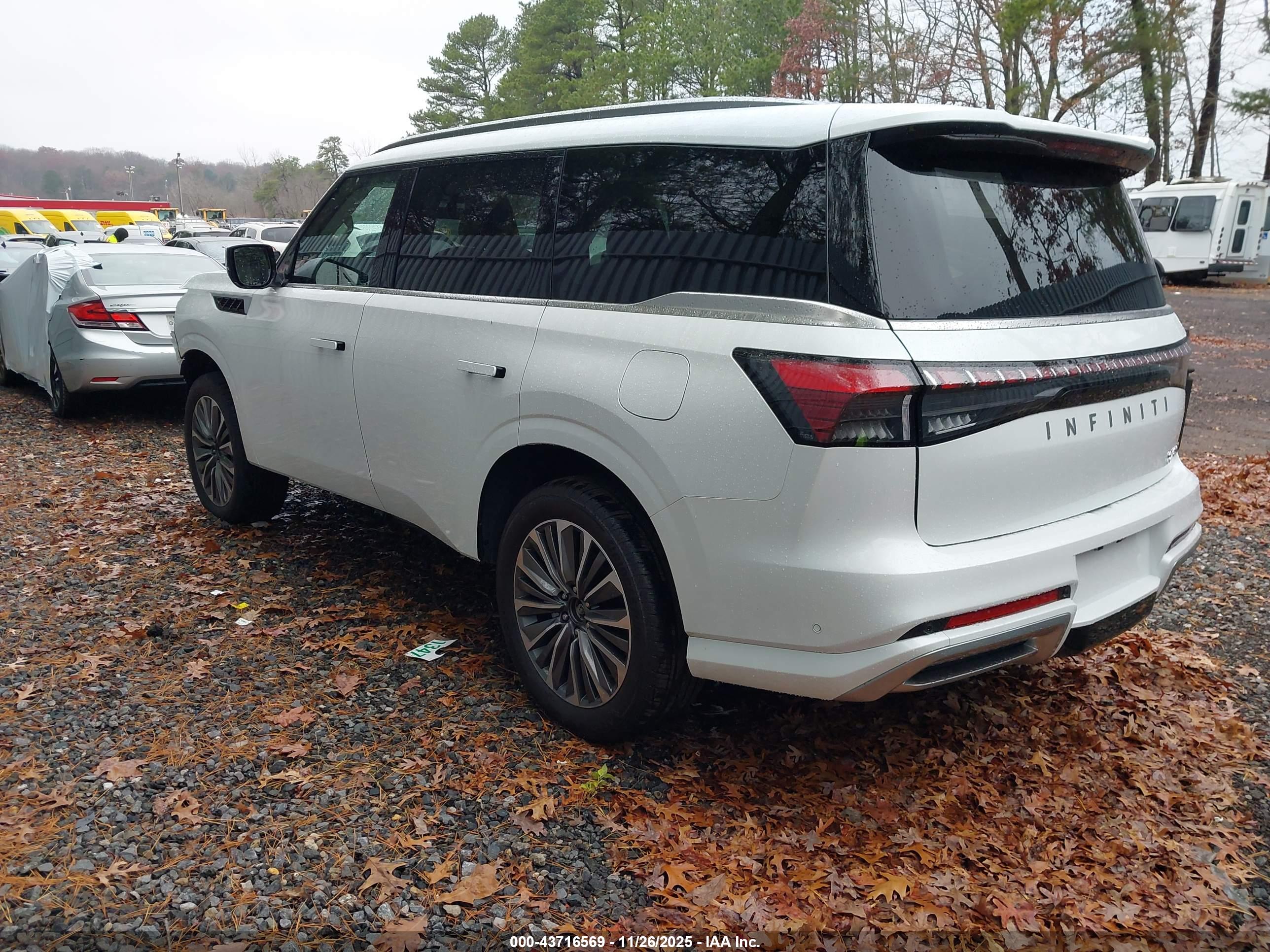 INFINITI QX80 image 3