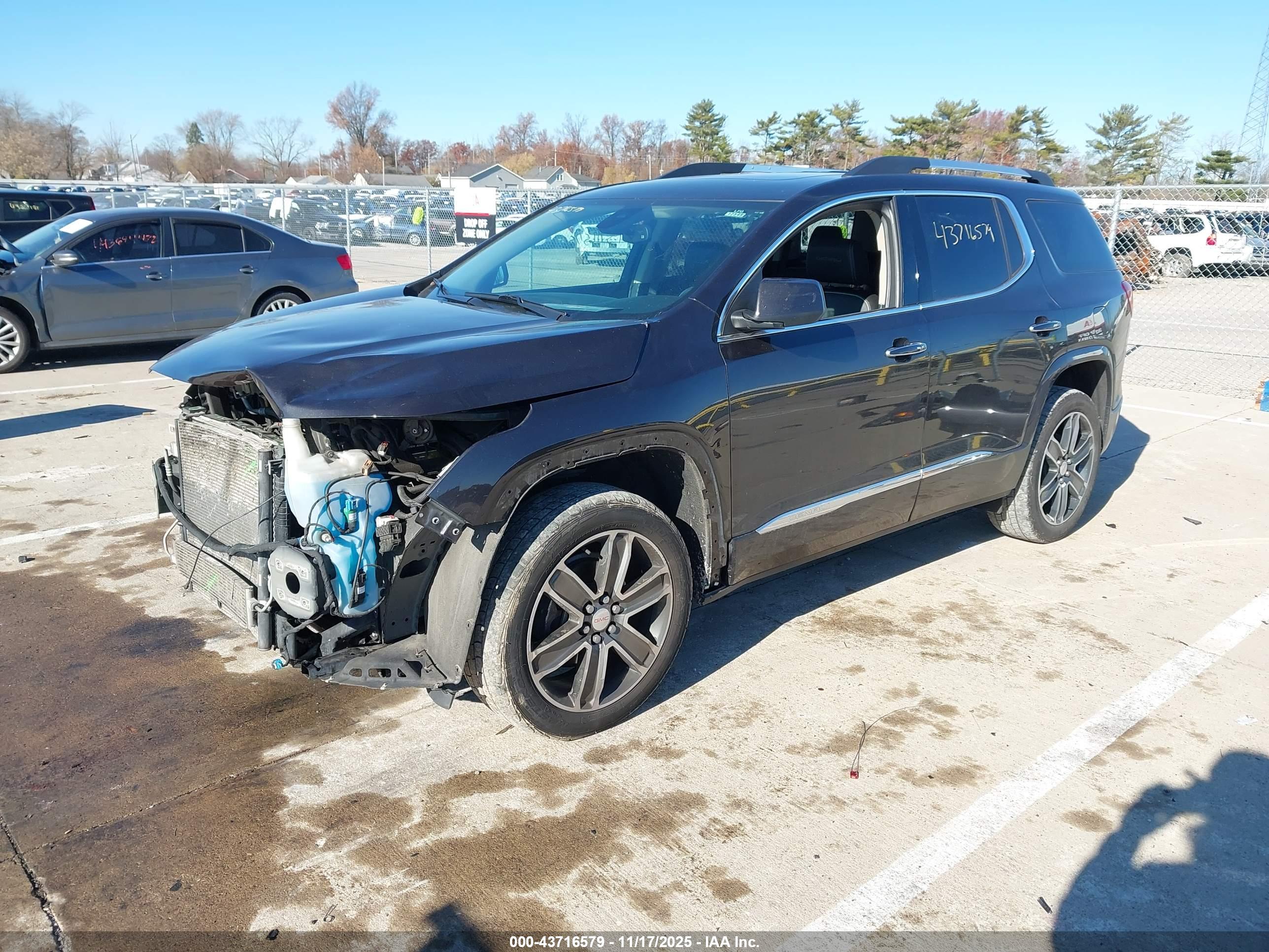 GMC ACADIA image 2