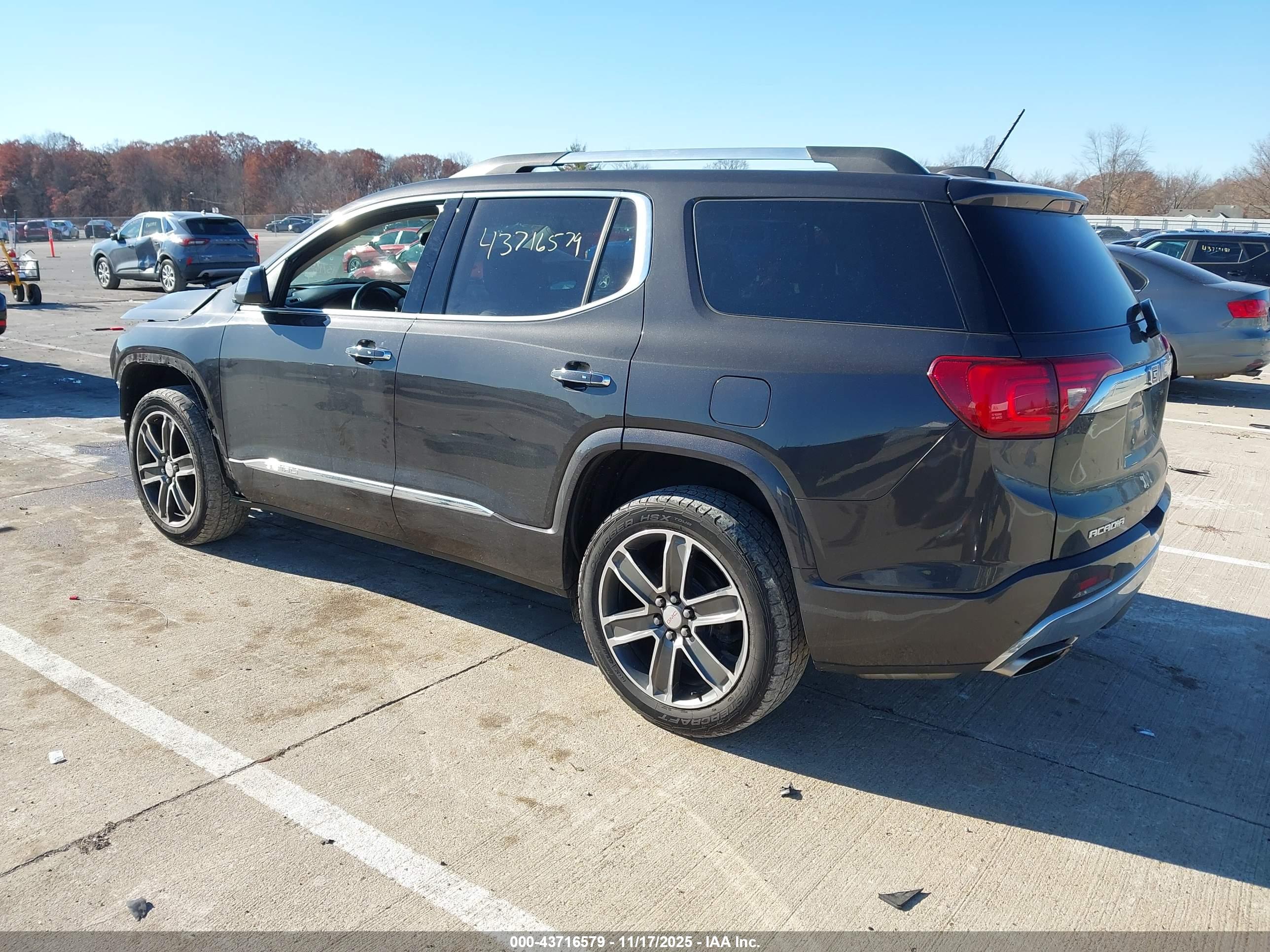 GMC ACADIA image 3