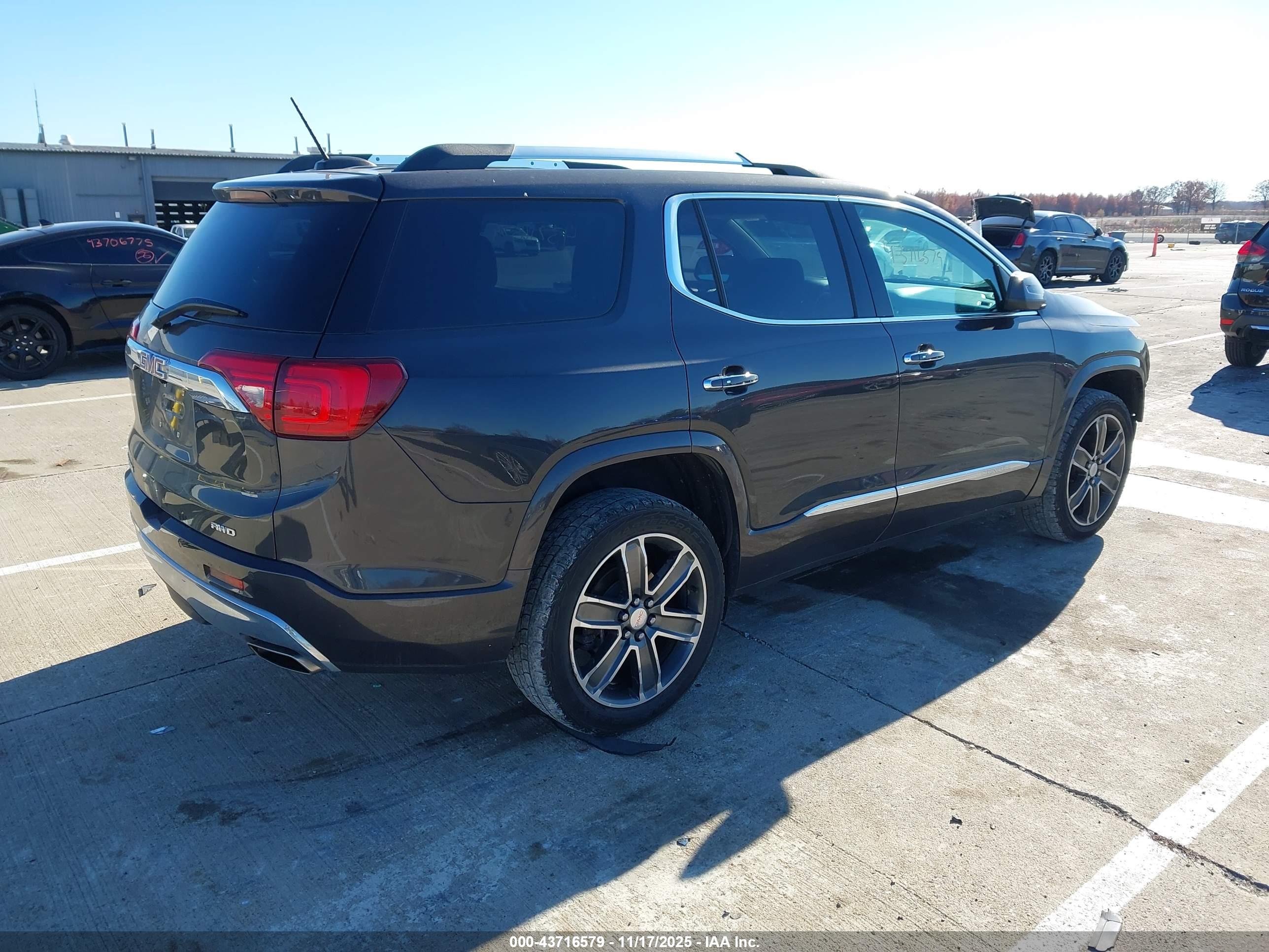 GMC ACADIA image 4