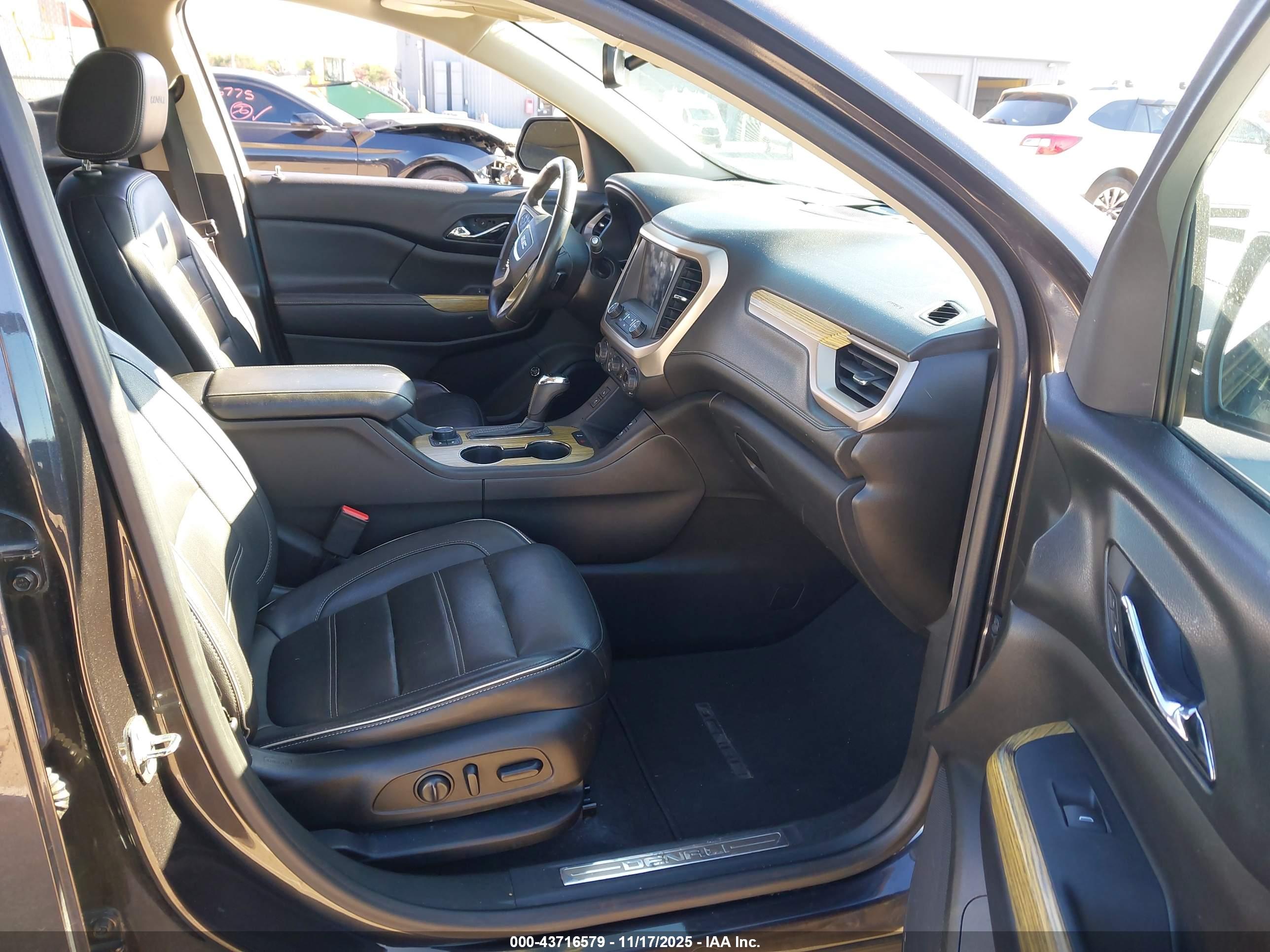 GMC ACADIA image 5