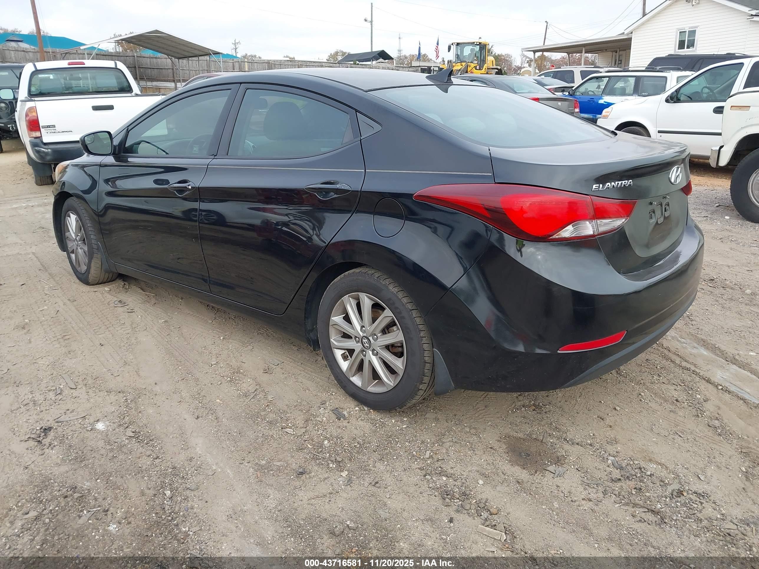 HYUNDAI ELANTRA image 3