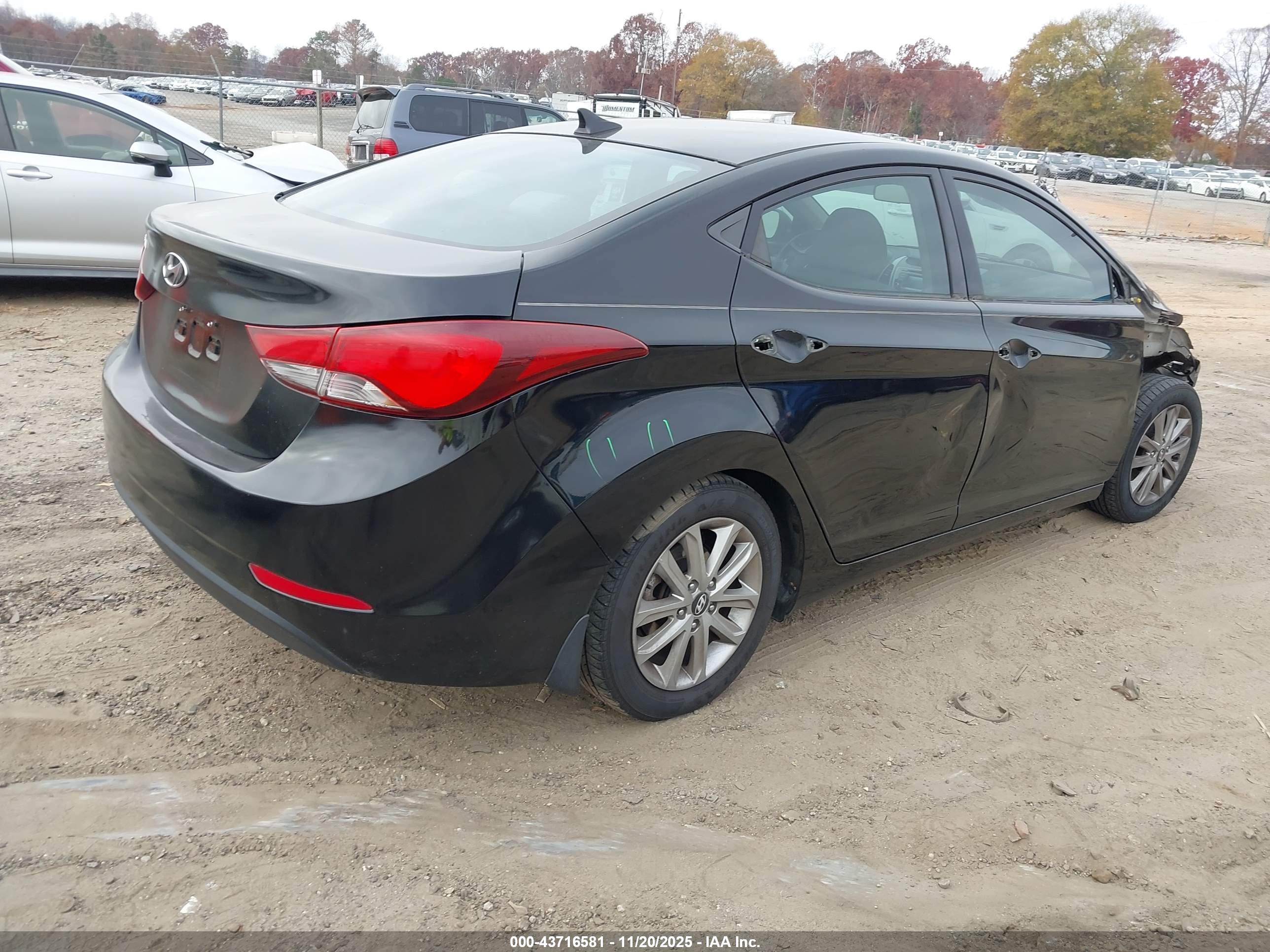 HYUNDAI ELANTRA image 4
