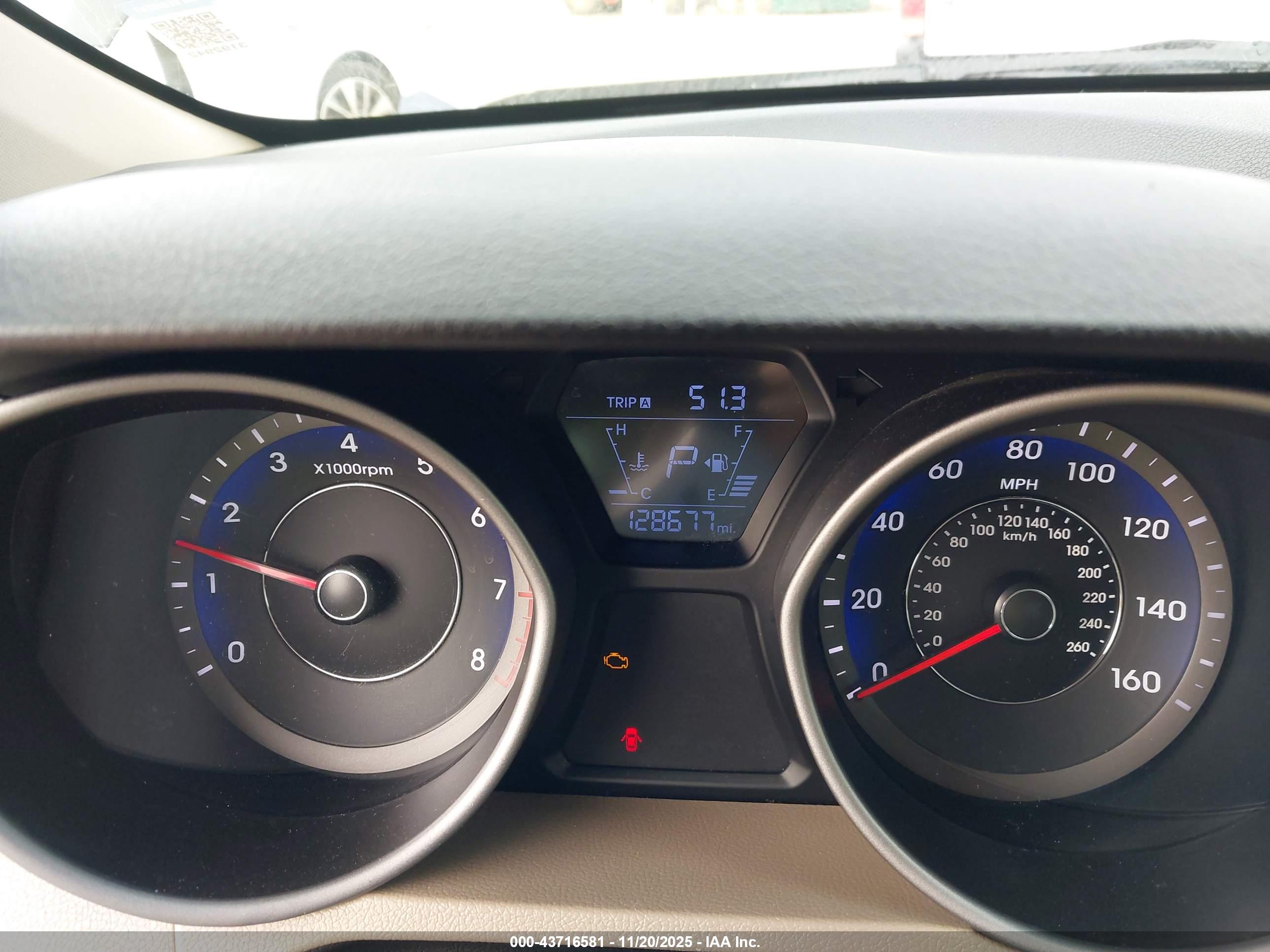 HYUNDAI ELANTRA image 7