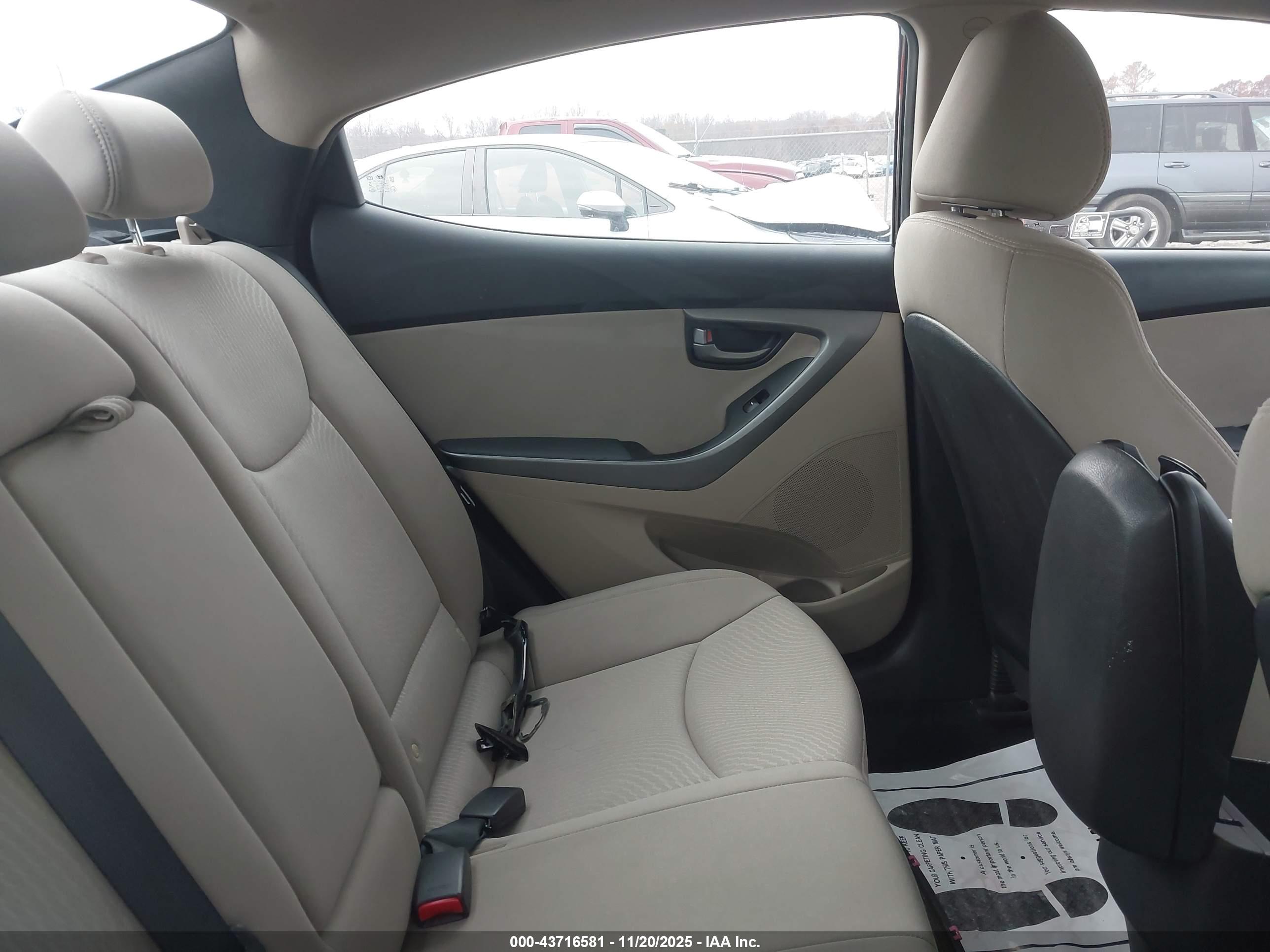 HYUNDAI ELANTRA image 8