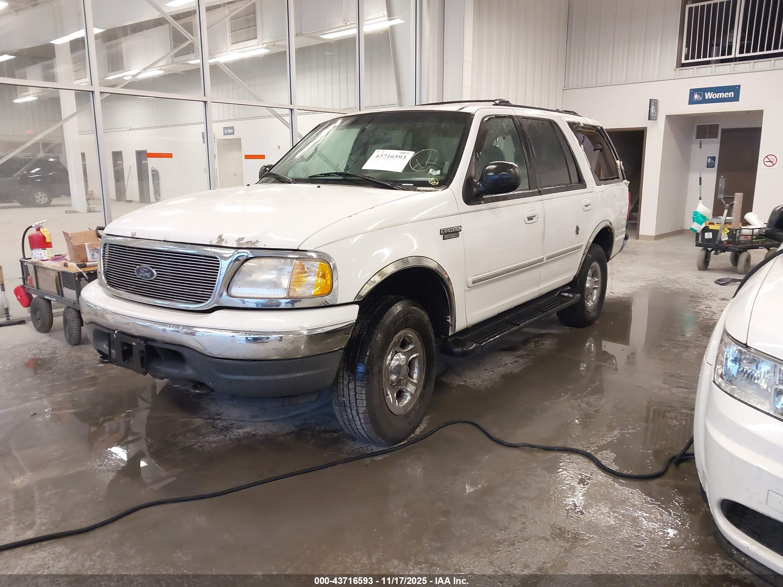 FORD EXPEDITION image 2