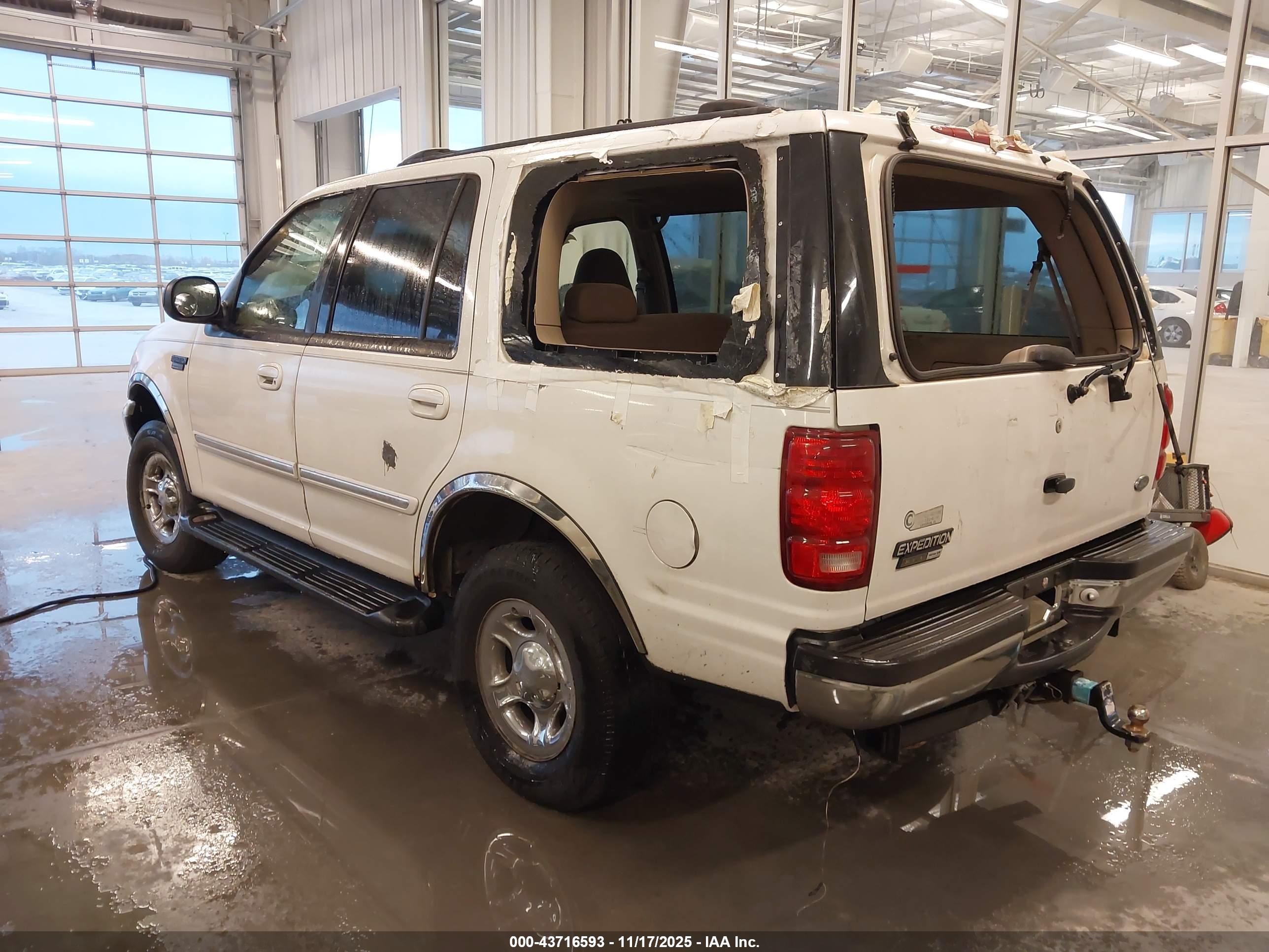 FORD EXPEDITION image 3