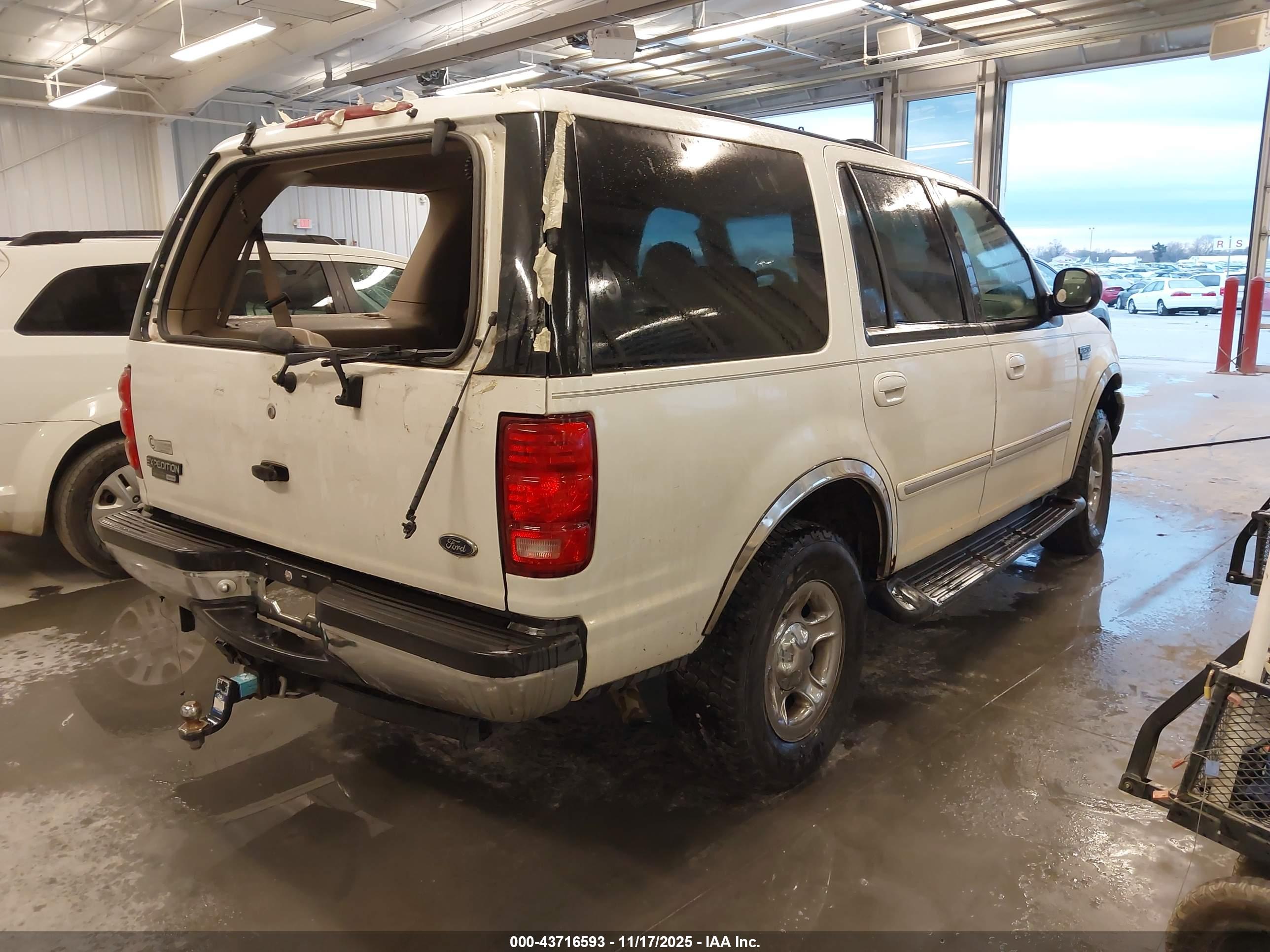 FORD EXPEDITION image 4