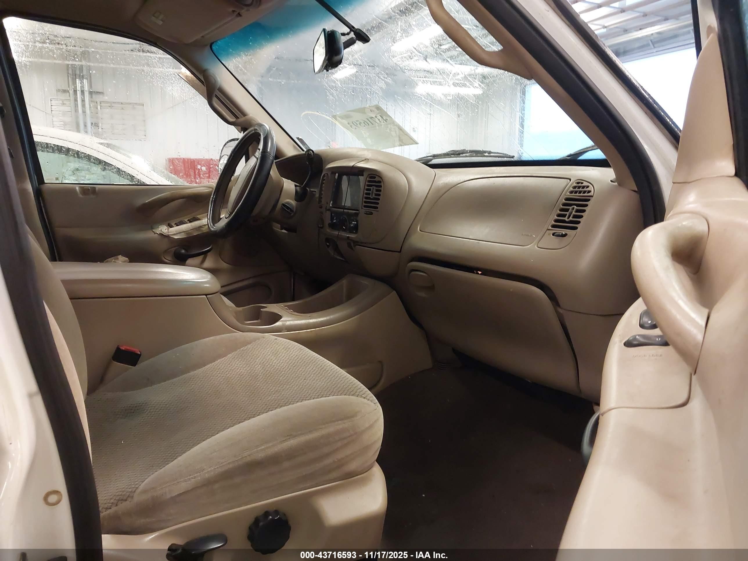 FORD EXPEDITION image 5