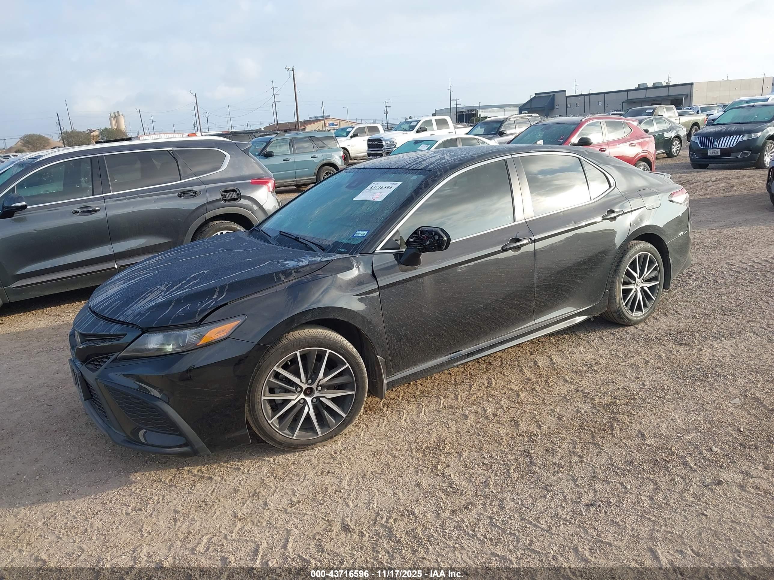 TOYOTA CAMRY image 2