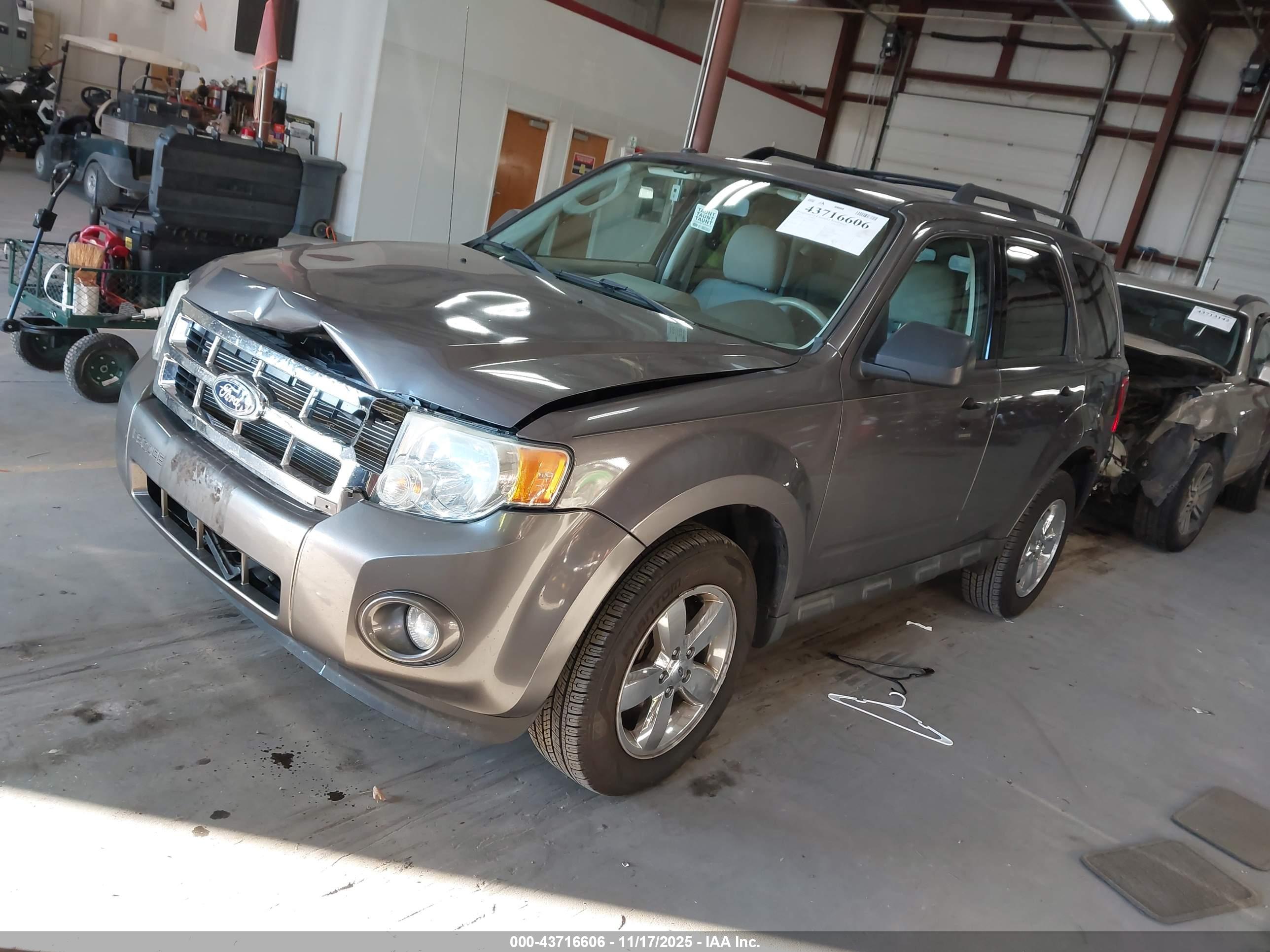 FORD ESCAPE image 2