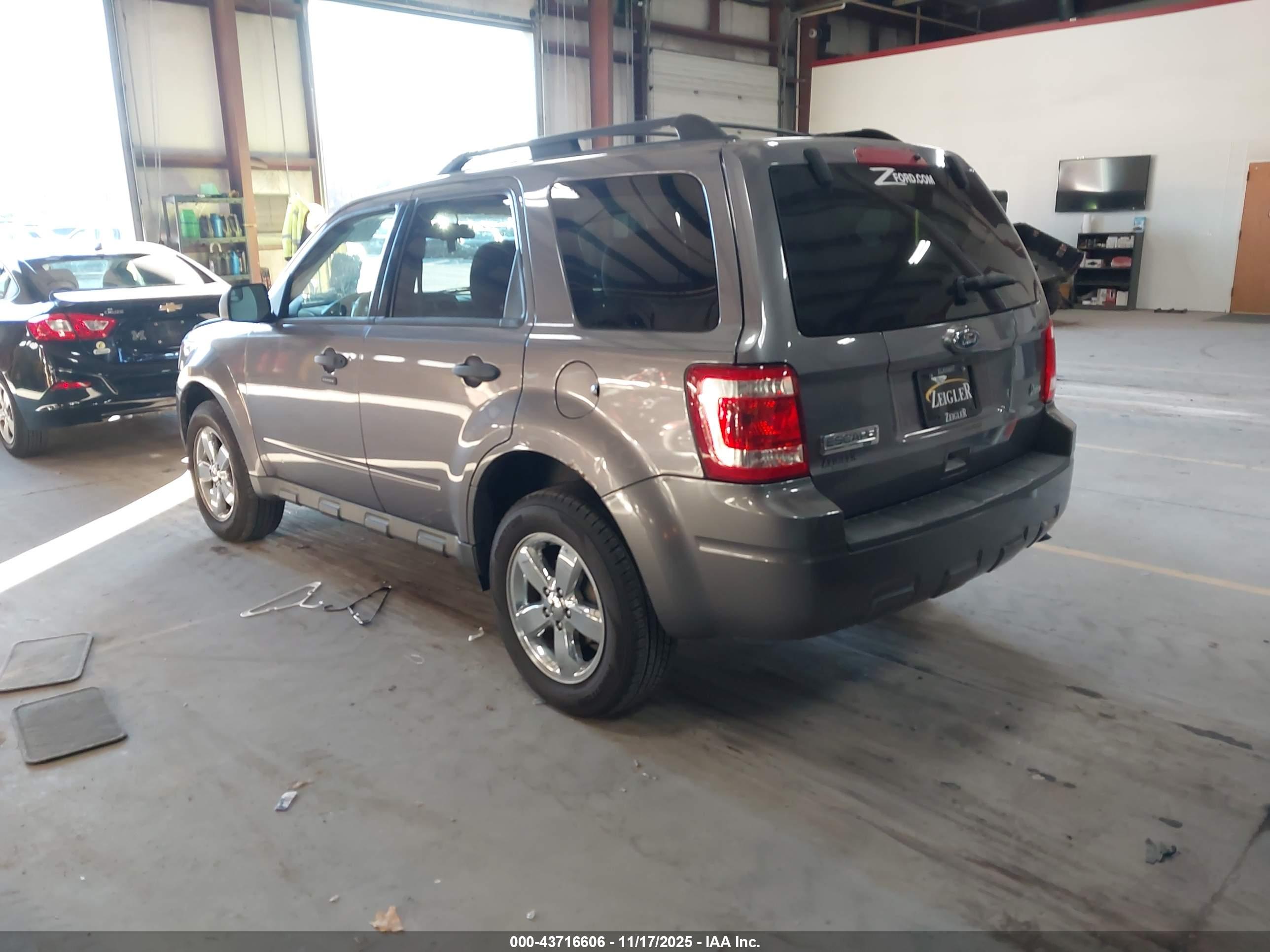 FORD ESCAPE image 3