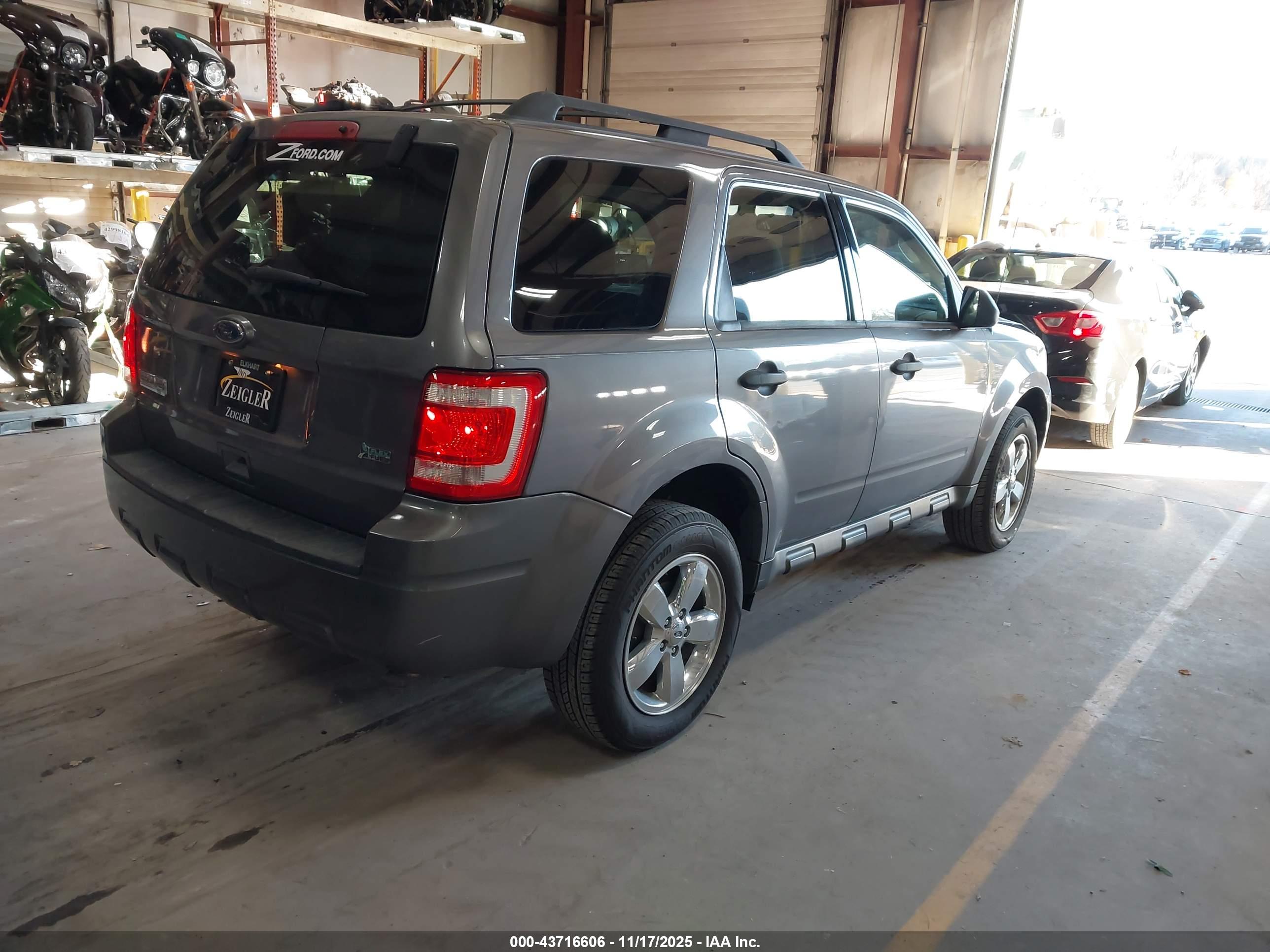 FORD ESCAPE image 4