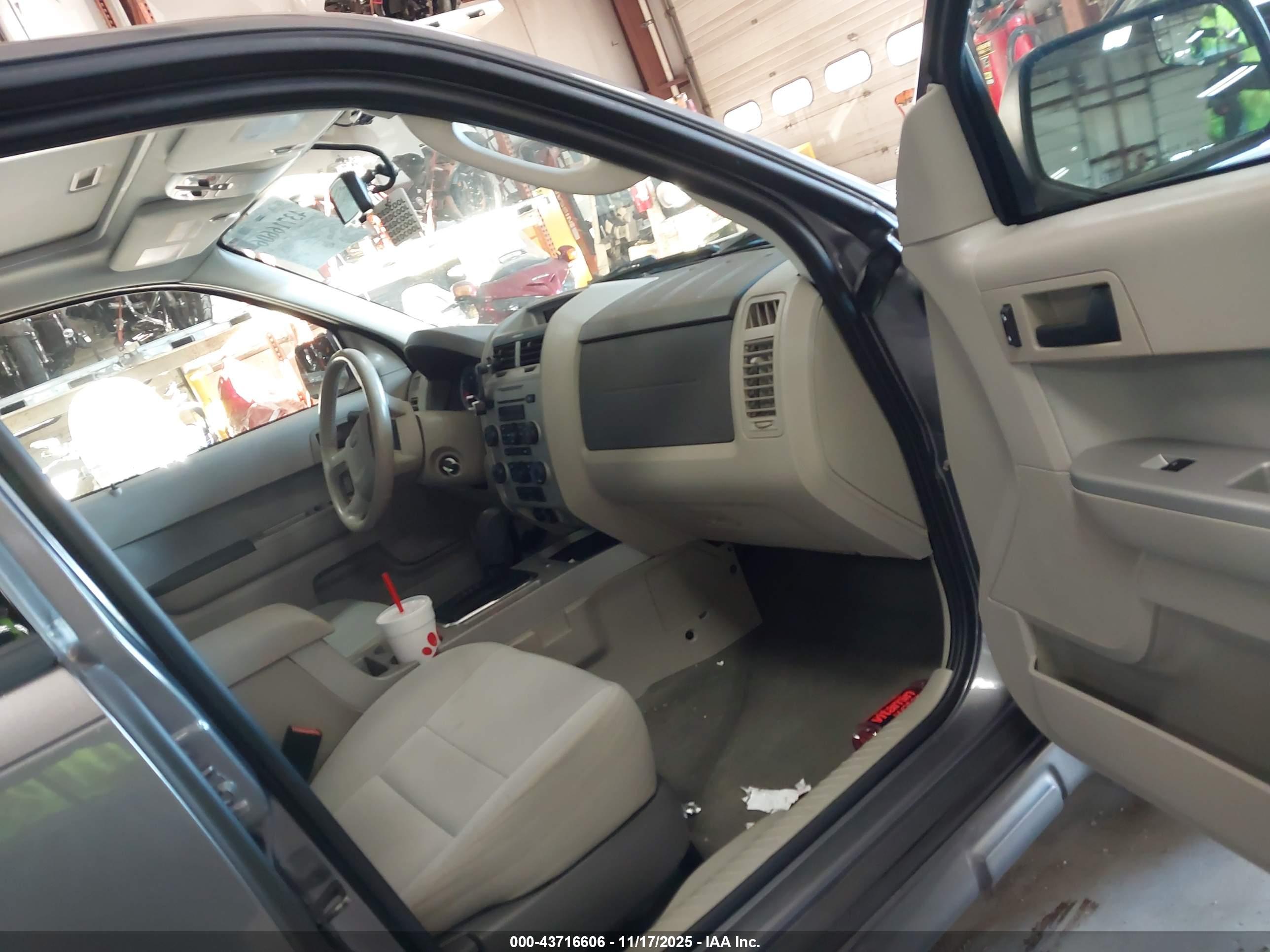 FORD ESCAPE image 5