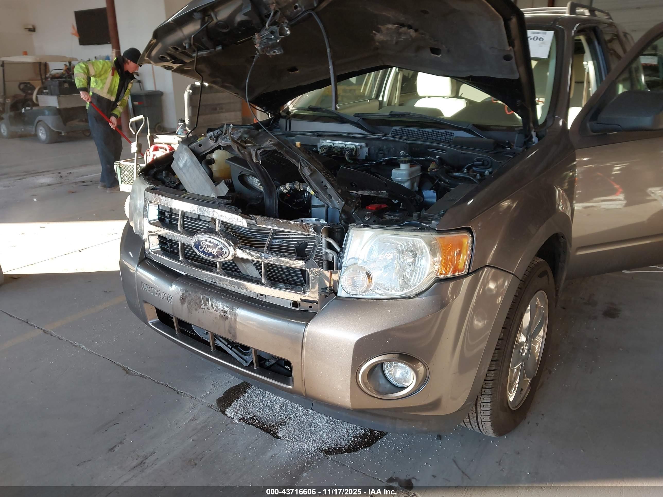 FORD ESCAPE image 6