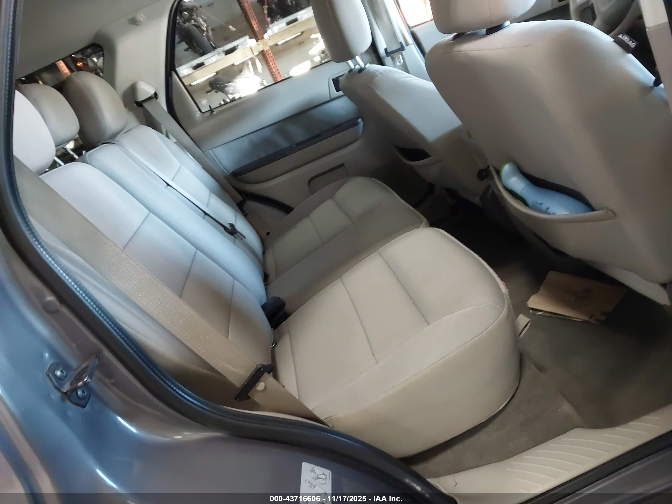 FORD ESCAPE image 8