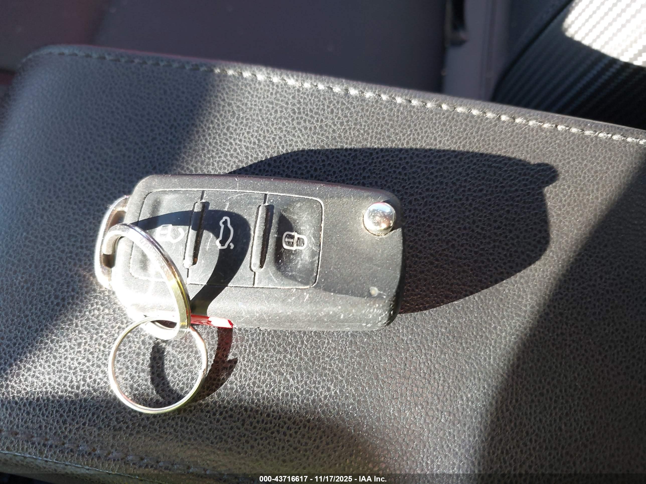 VOLKSWAGEN BEETLE image 11