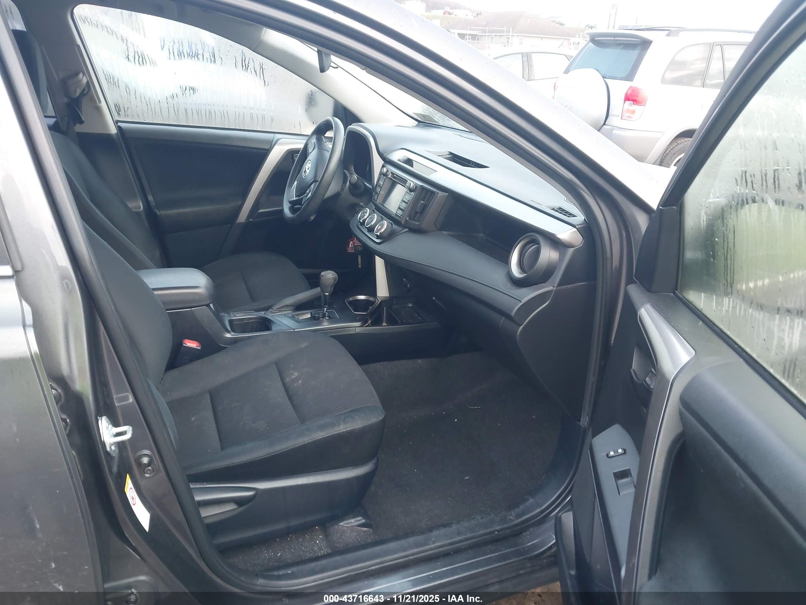 TOYOTA RAV4 image 5