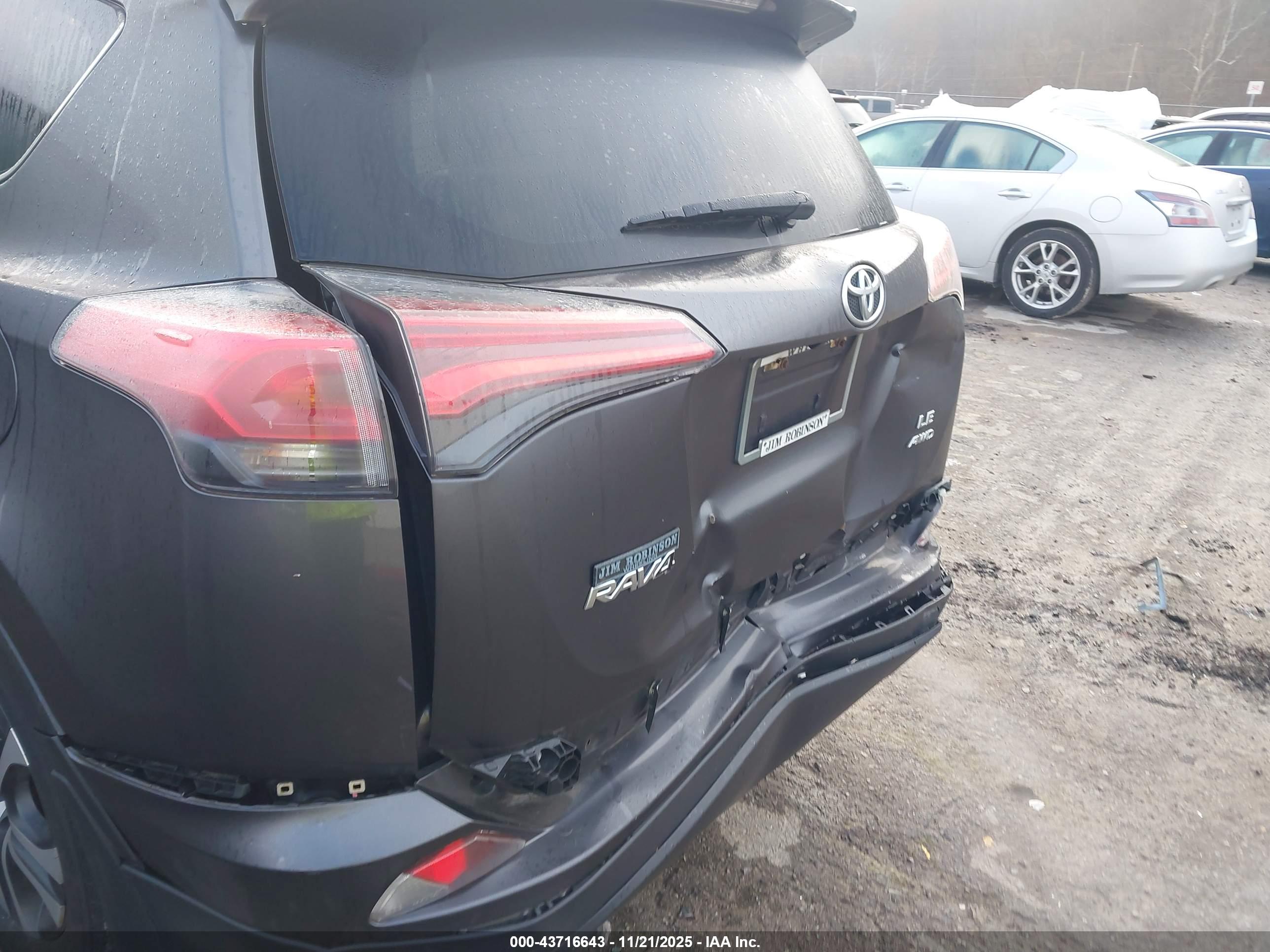 TOYOTA RAV4 image 6