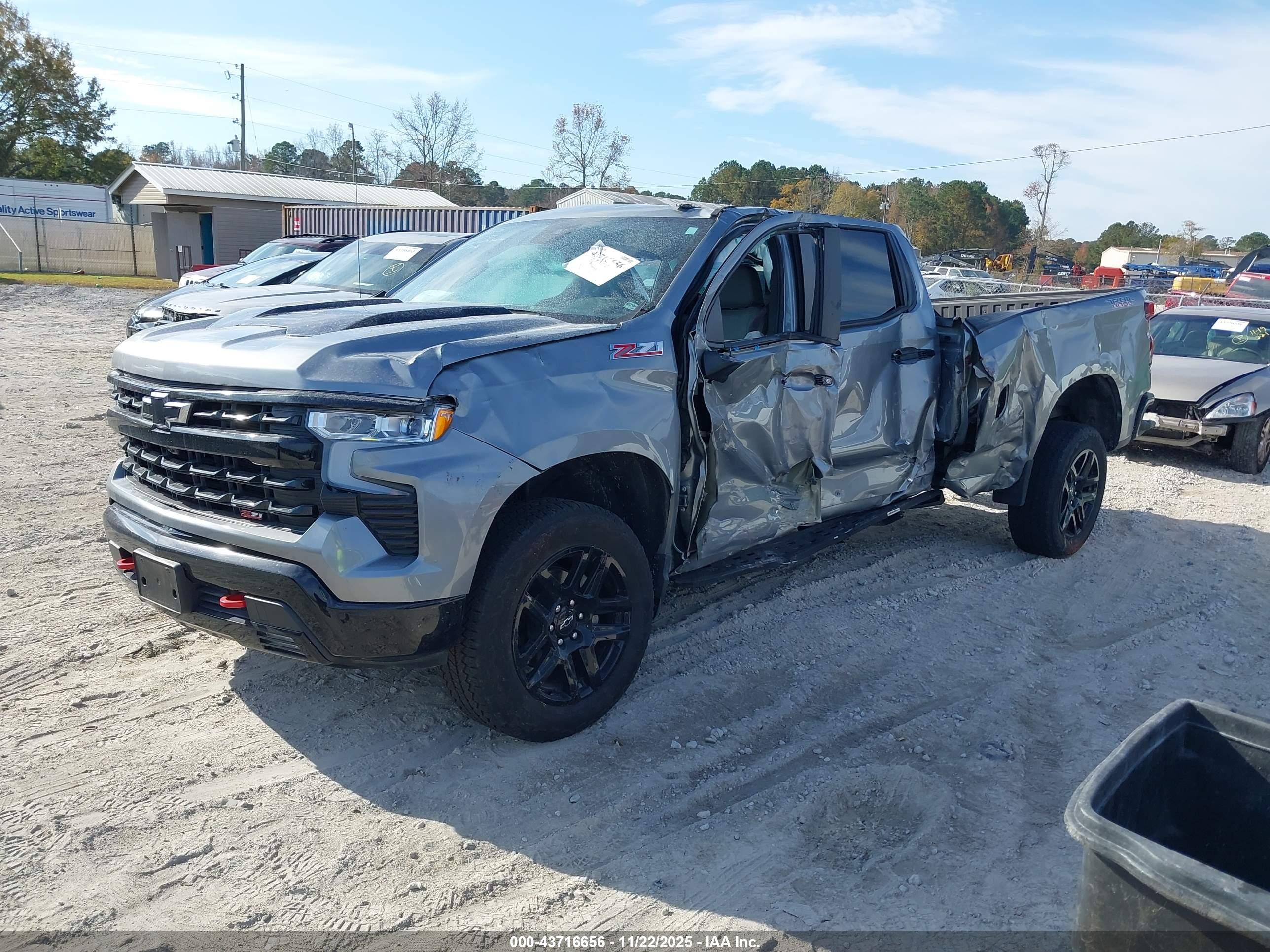 CHEVROLET SILVERADO image 2