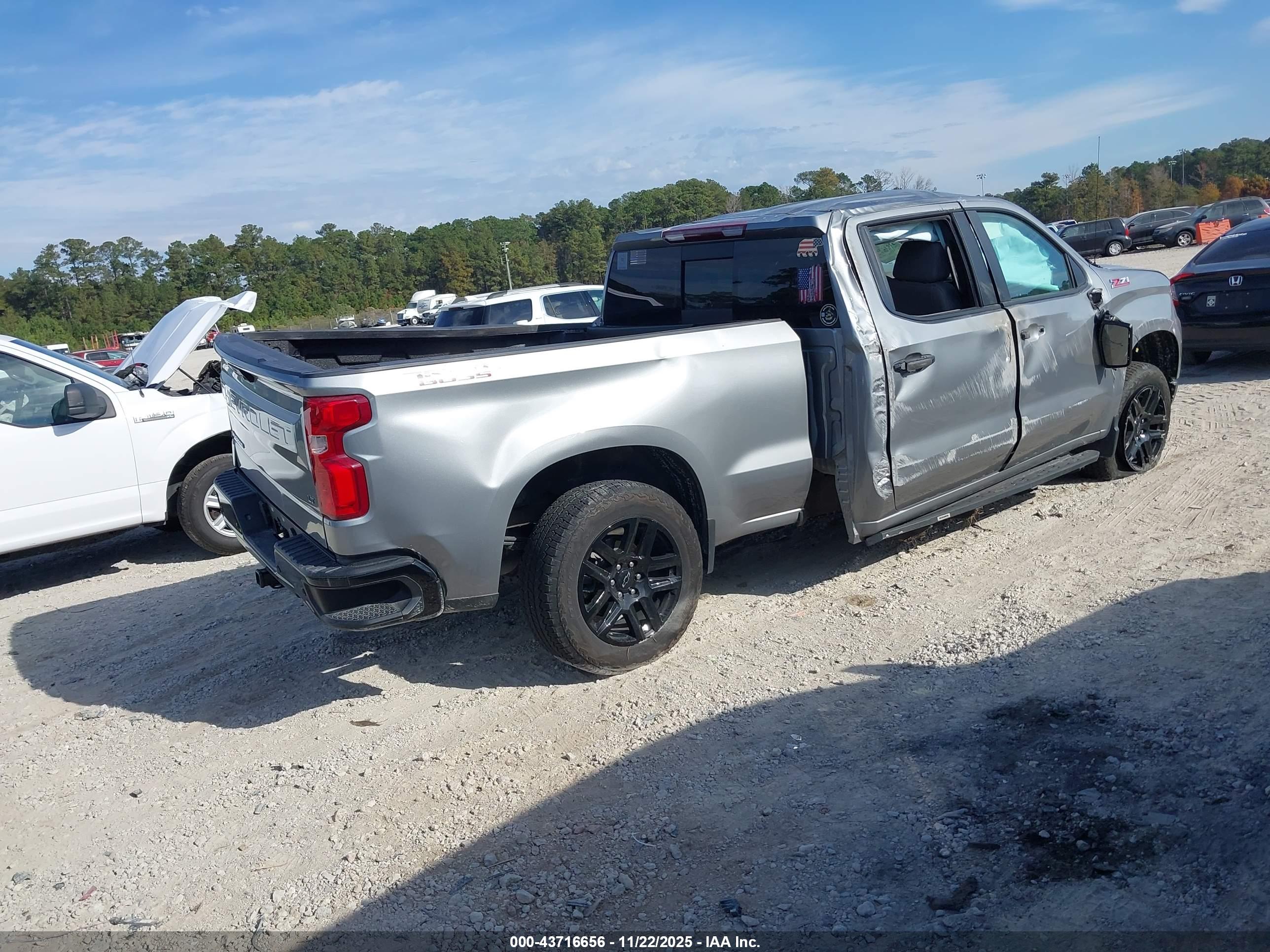 CHEVROLET SILVERADO image 4