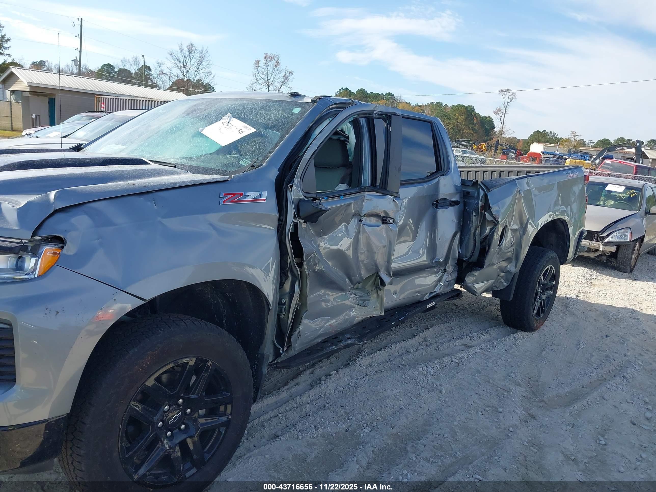 CHEVROLET SILVERADO image 6