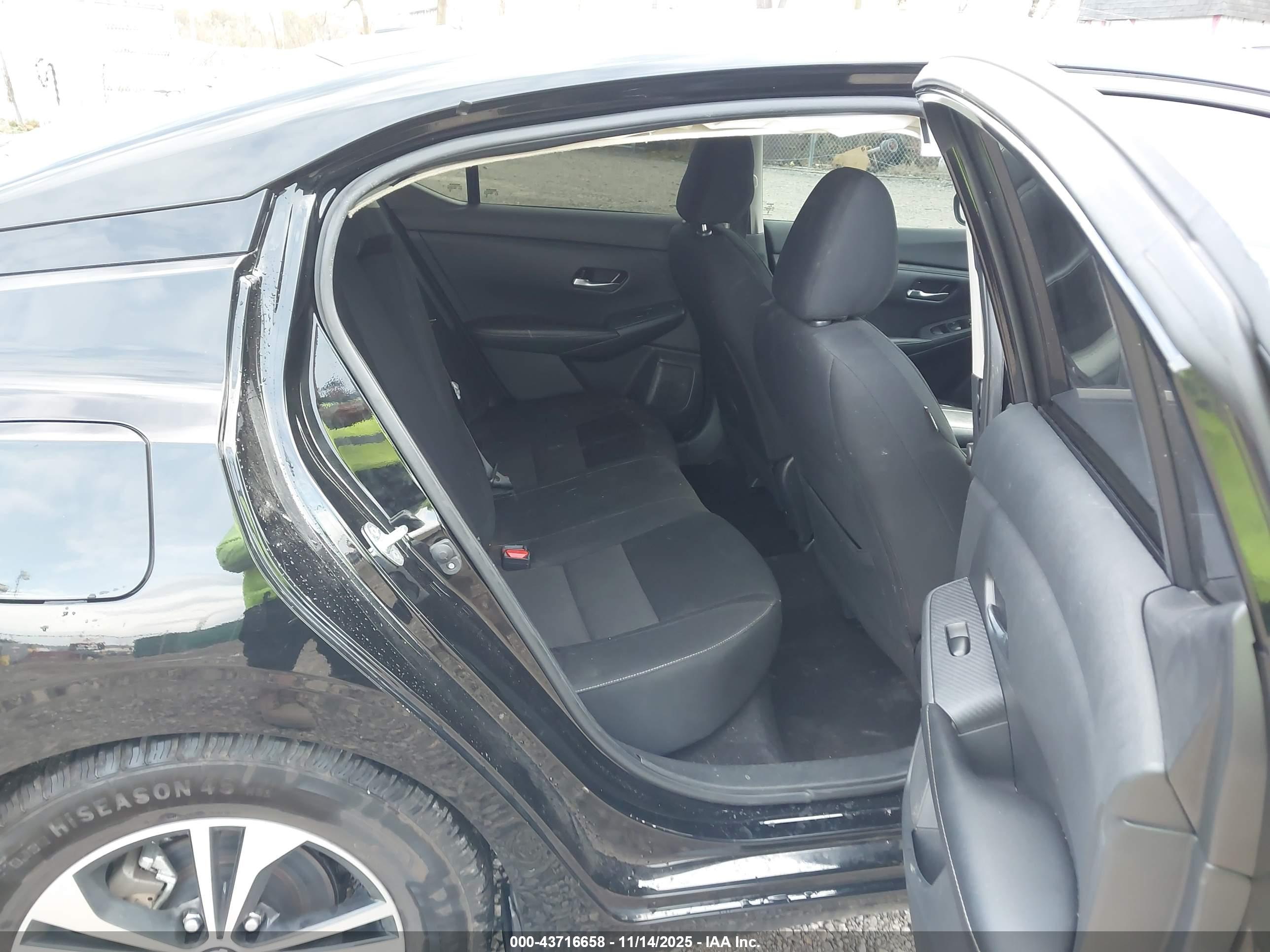 NISSAN SENTRA image 8