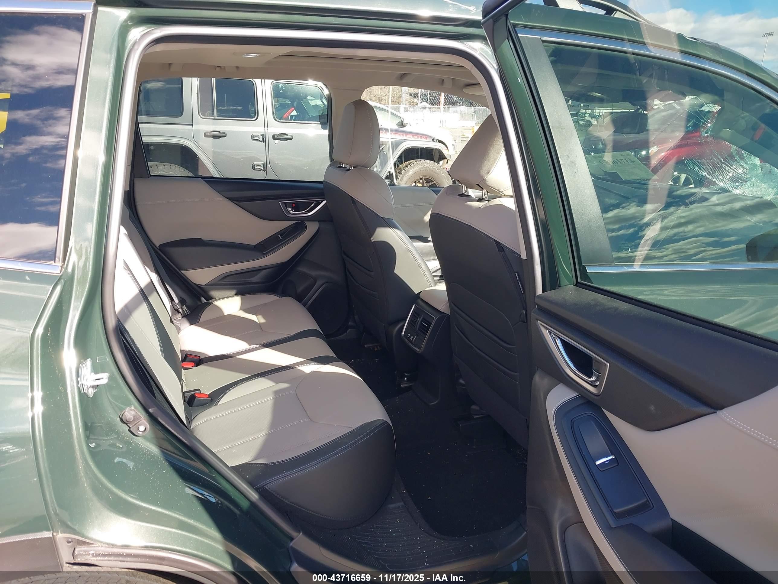 SUBARU FORESTER image 8