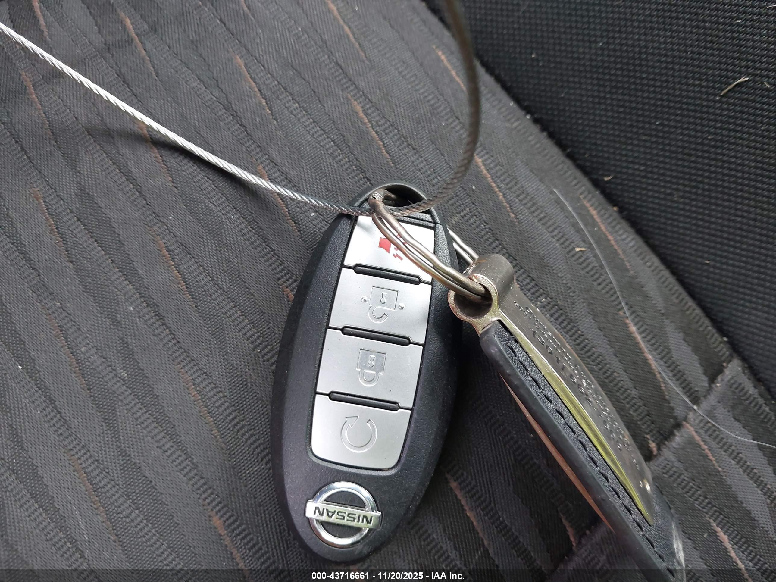 NISSAN ROGUE image 11