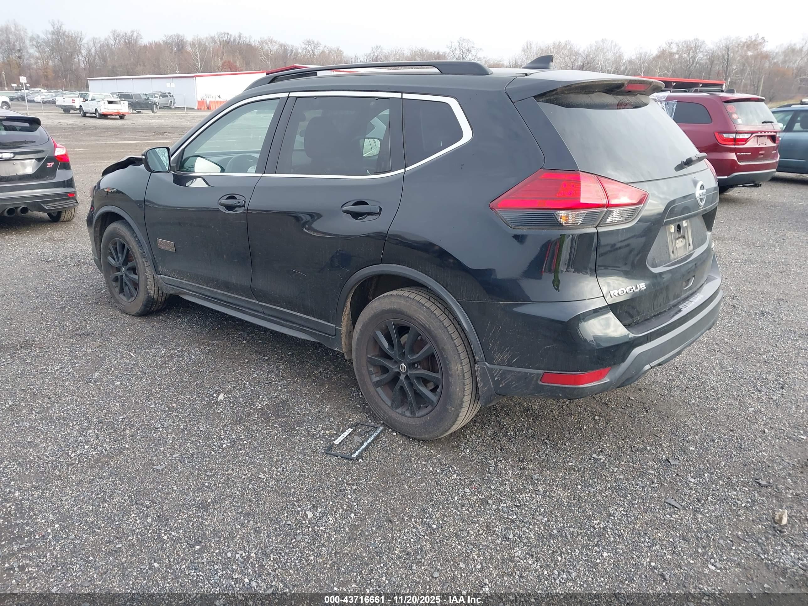 NISSAN ROGUE image 3