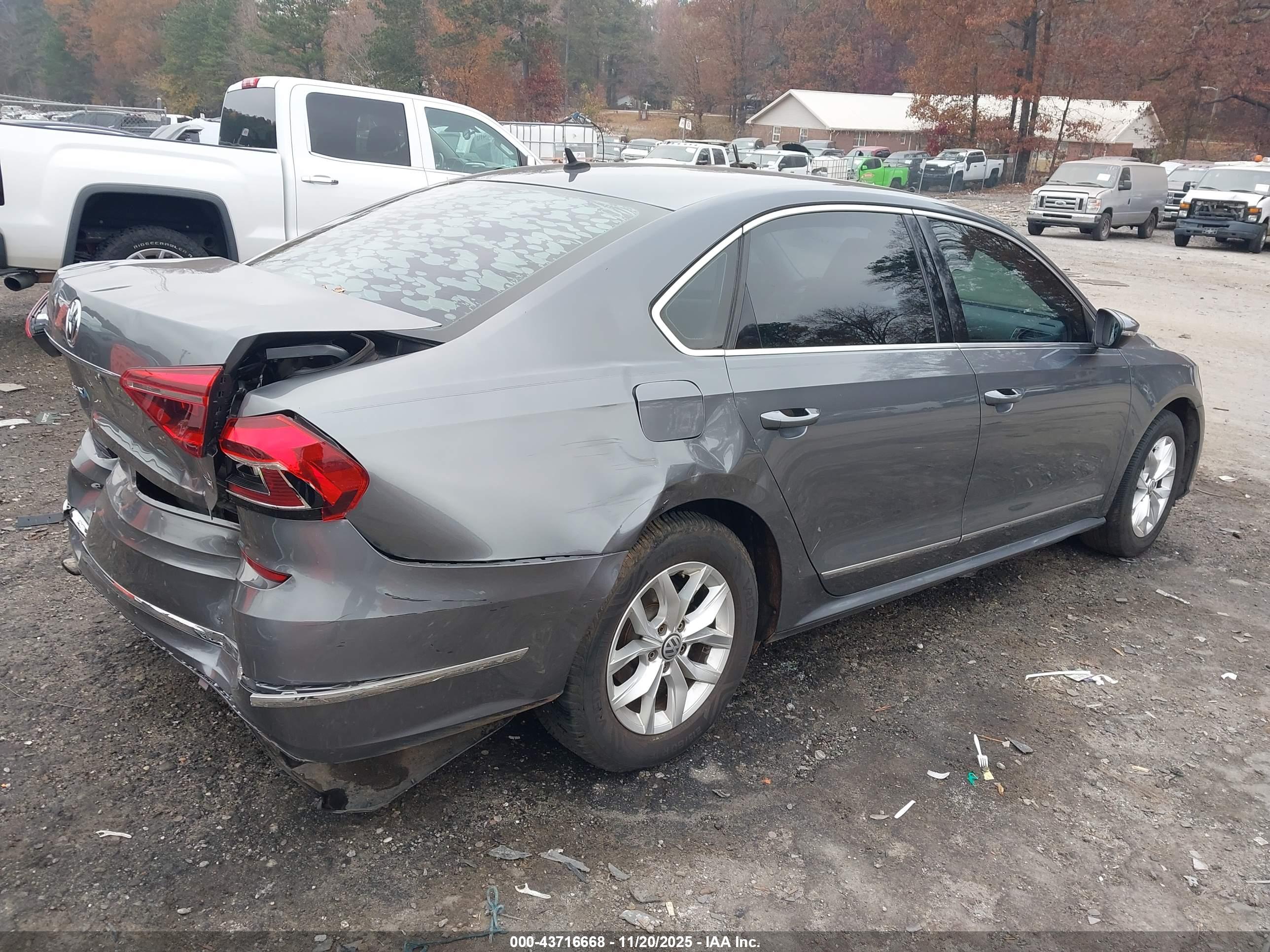 VOLKSWAGEN PASSAT image 4
