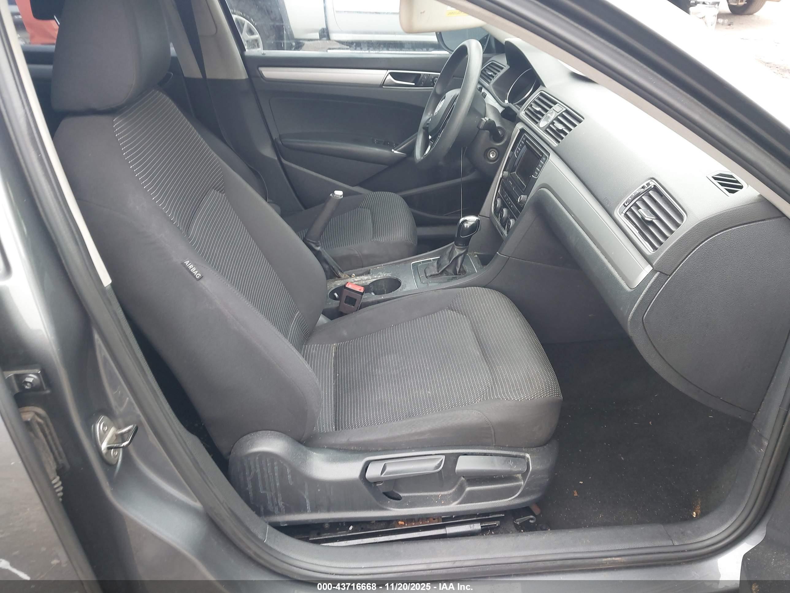 VOLKSWAGEN PASSAT image 5