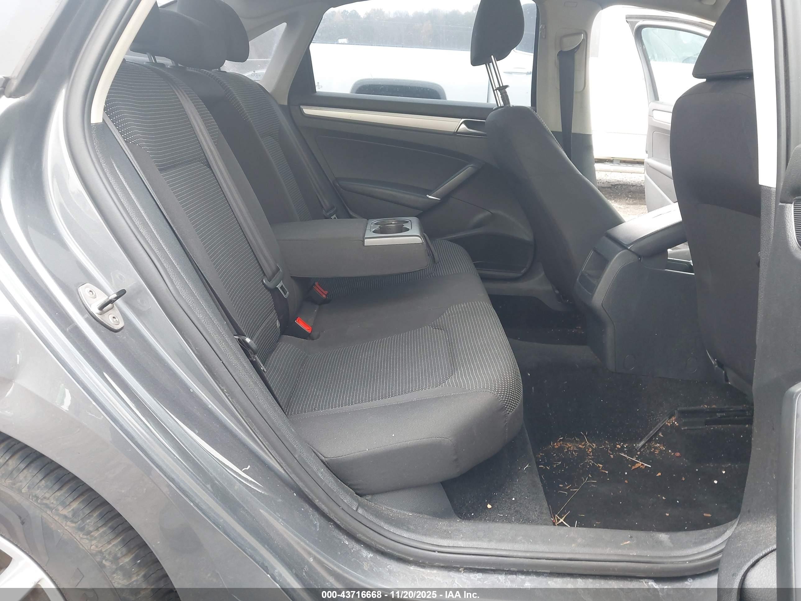 VOLKSWAGEN PASSAT image 8