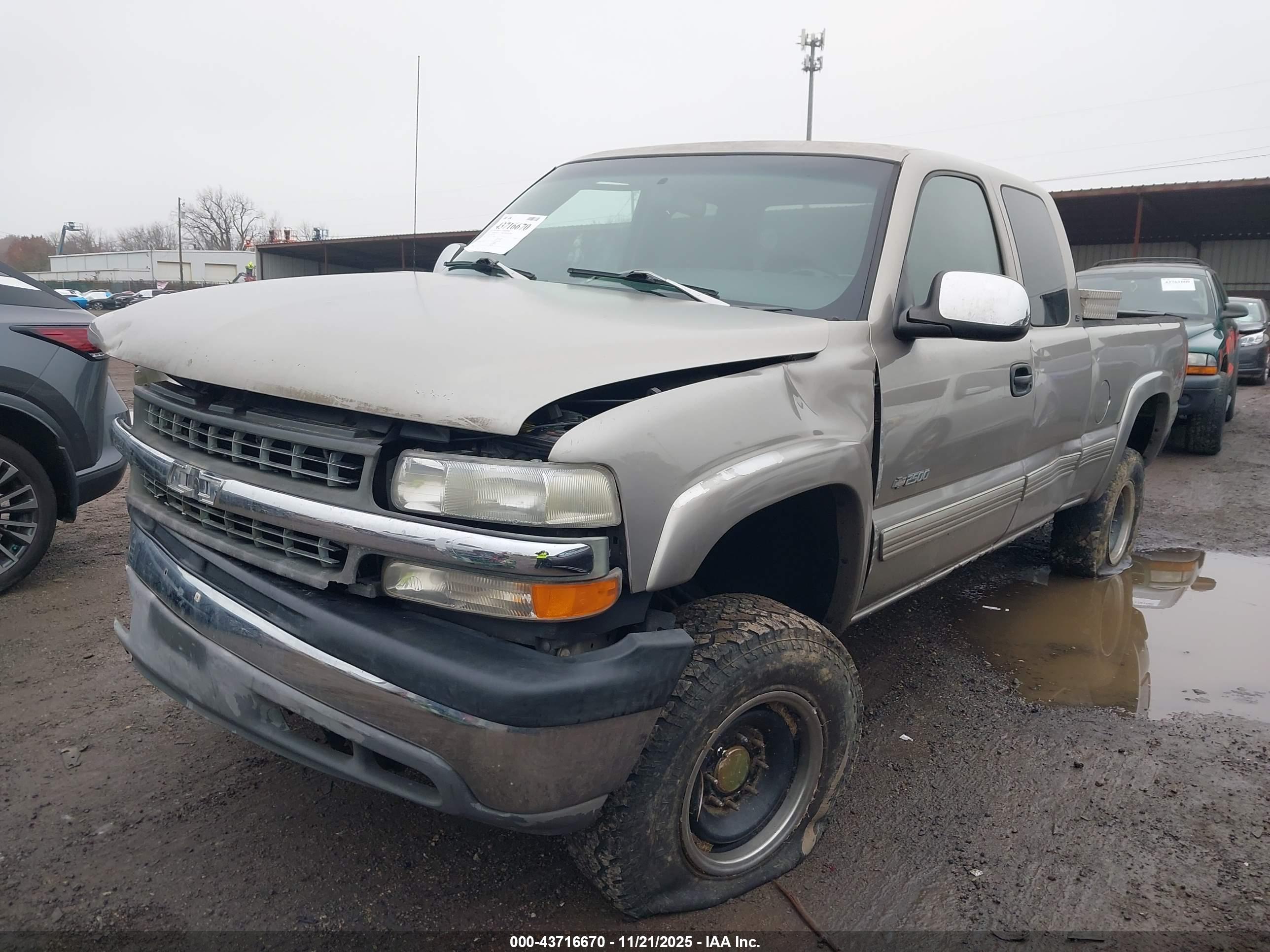 CHEVROLET SILVERADO image 2